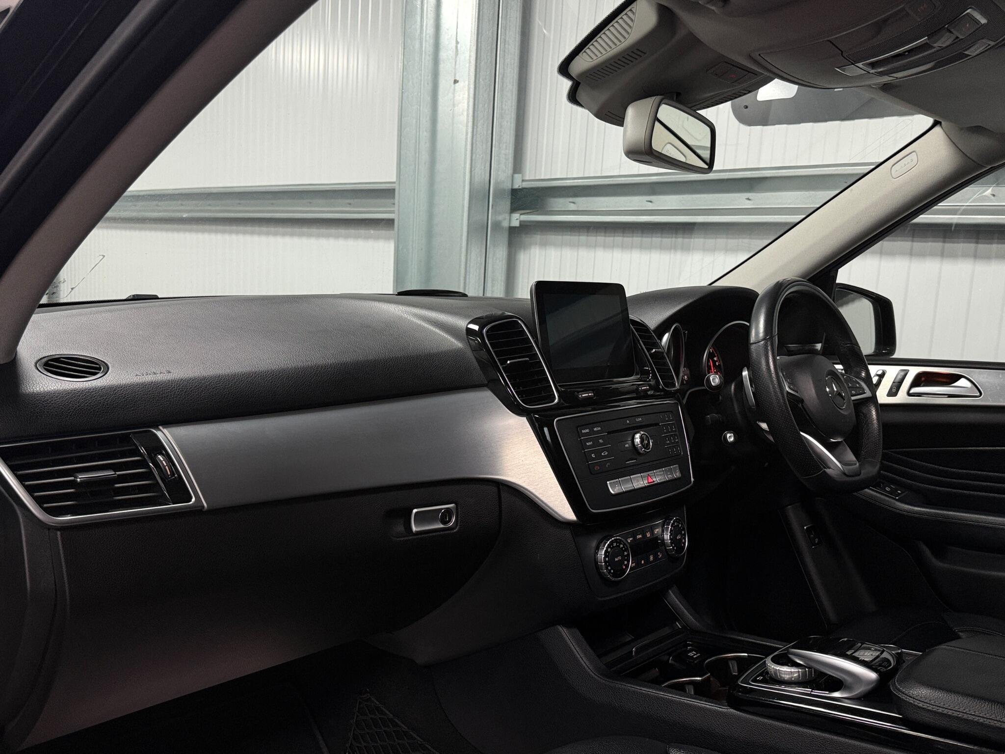 Mercedes-Benz Gle view 16