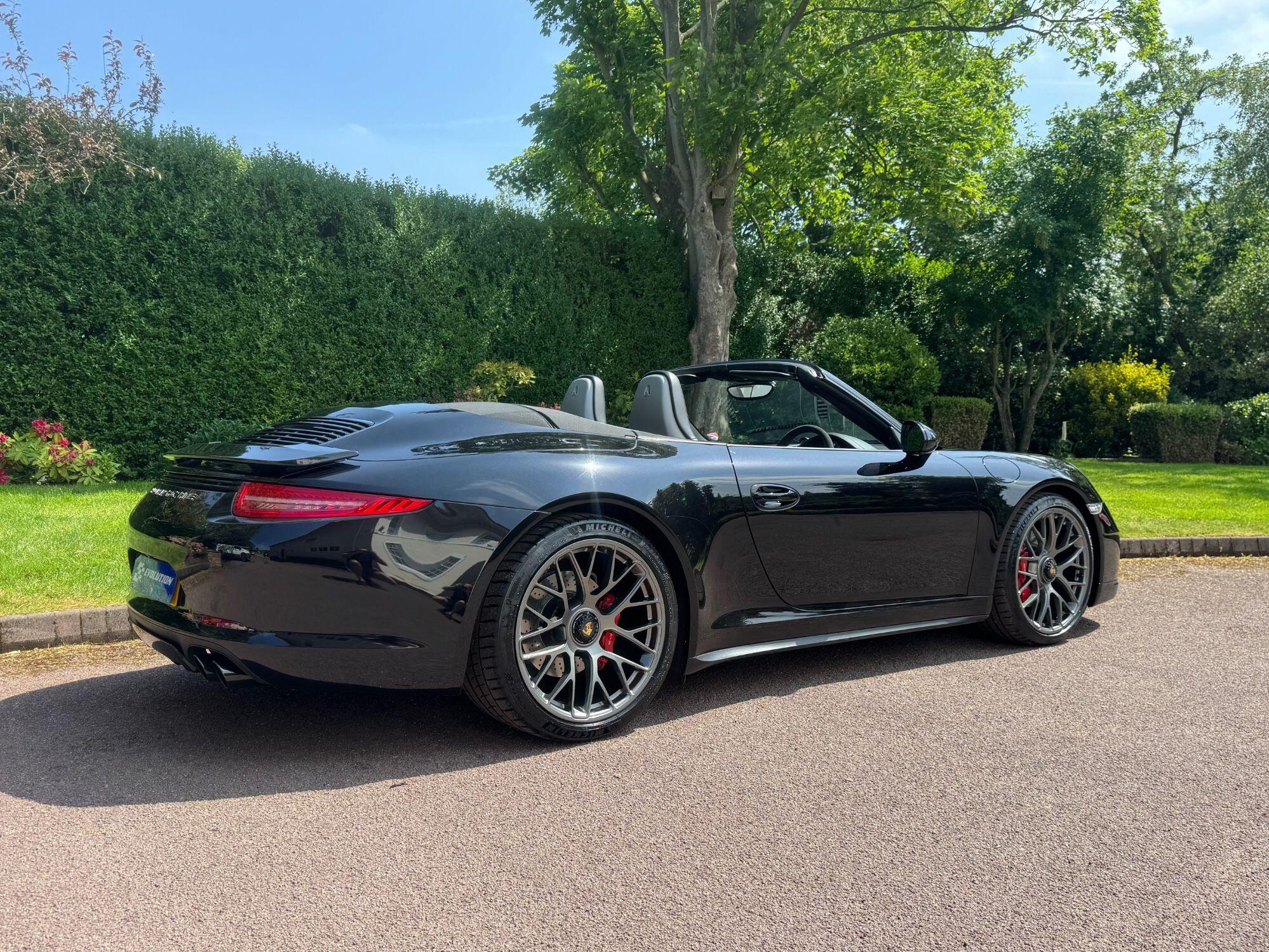 Porsche 911 view 9