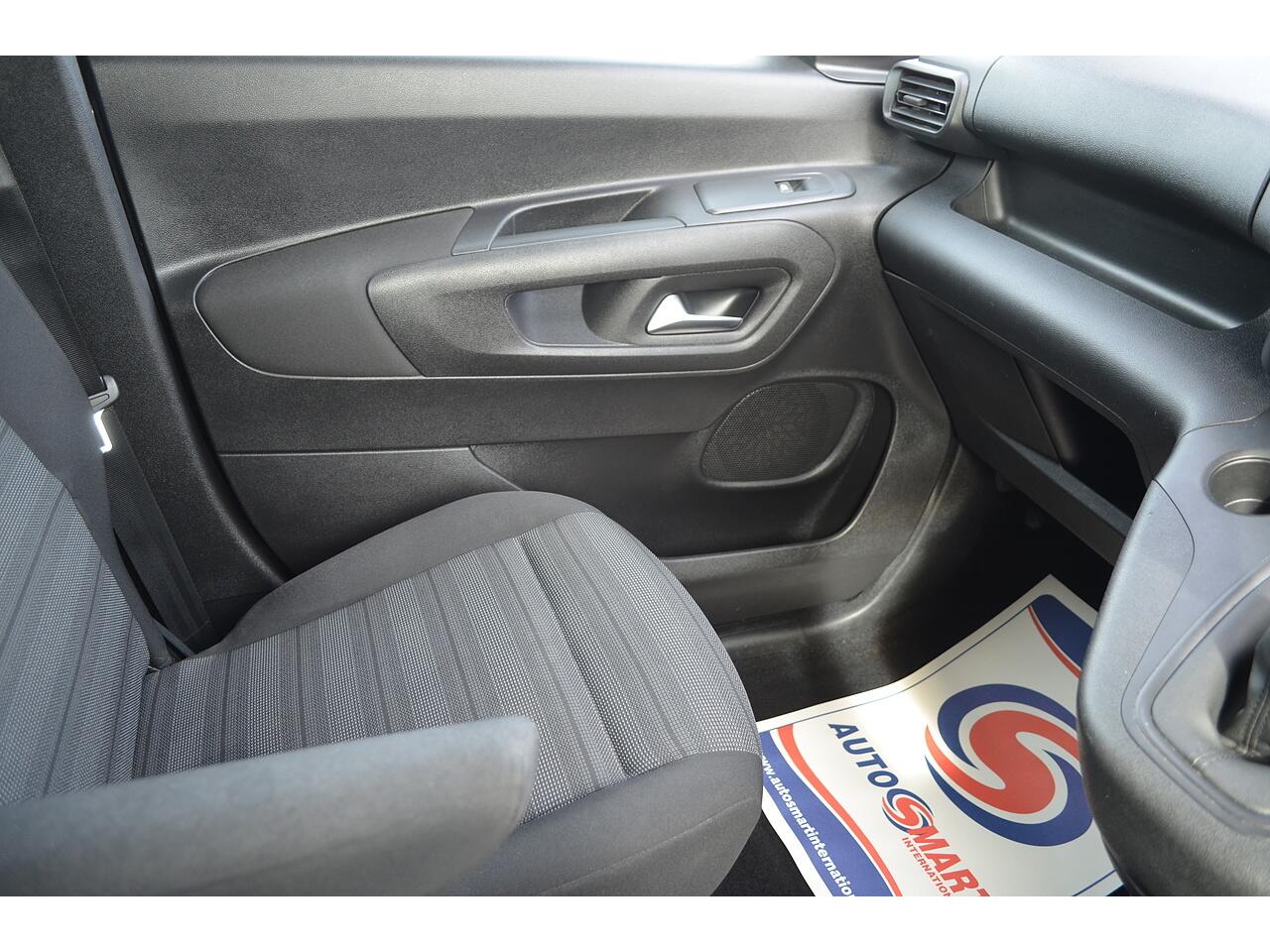 Vauxhall Combo Life view 25