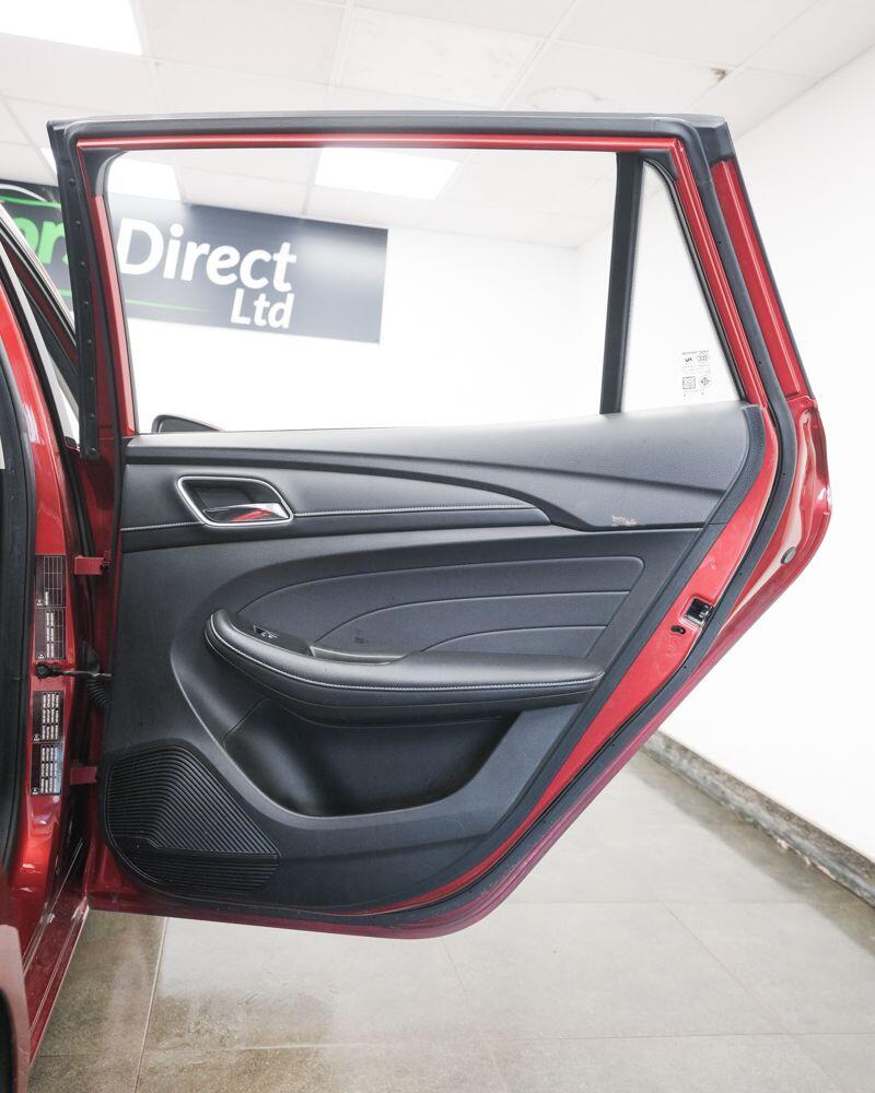 MG MG5 view 14