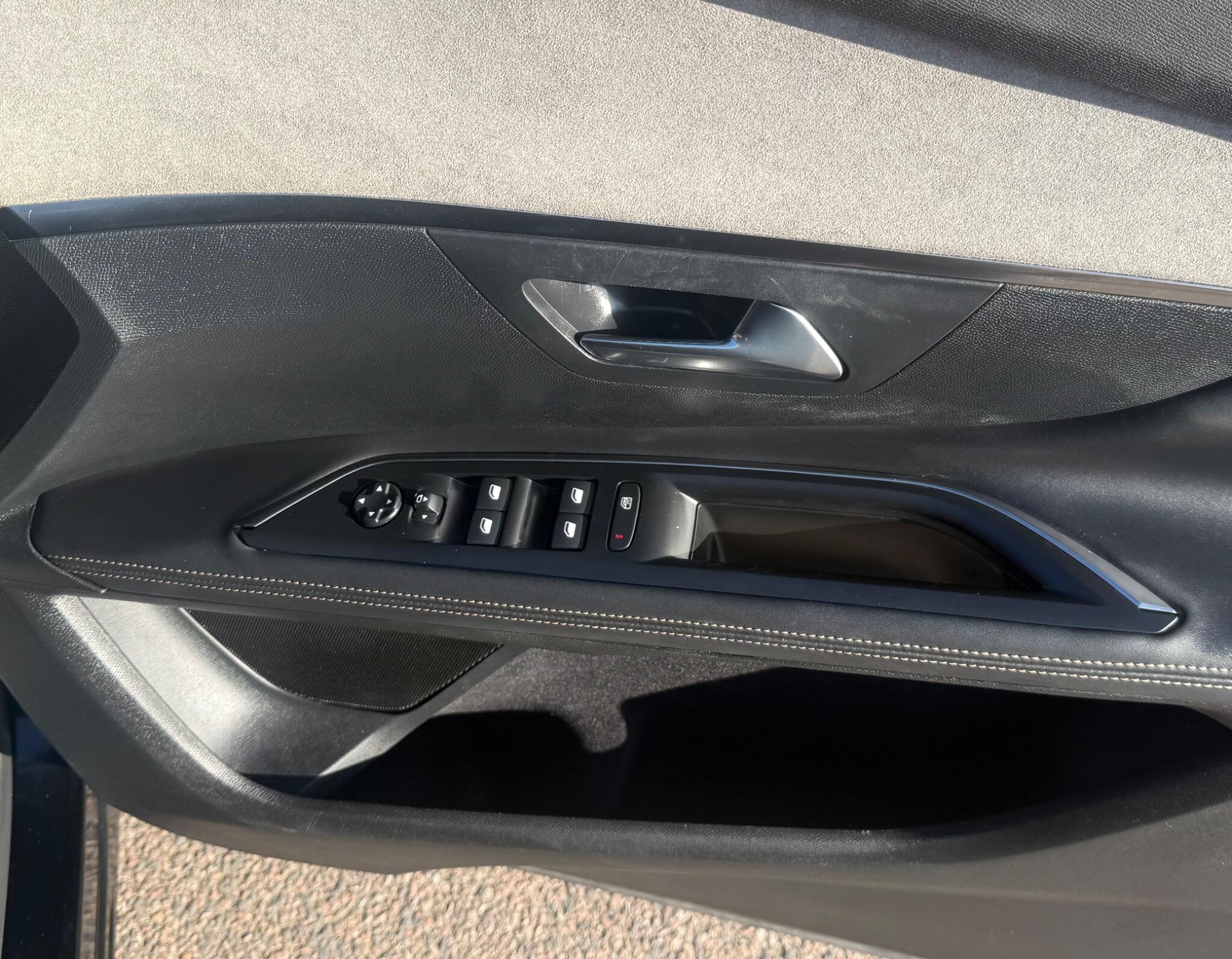 Peugeot 5008 view 22