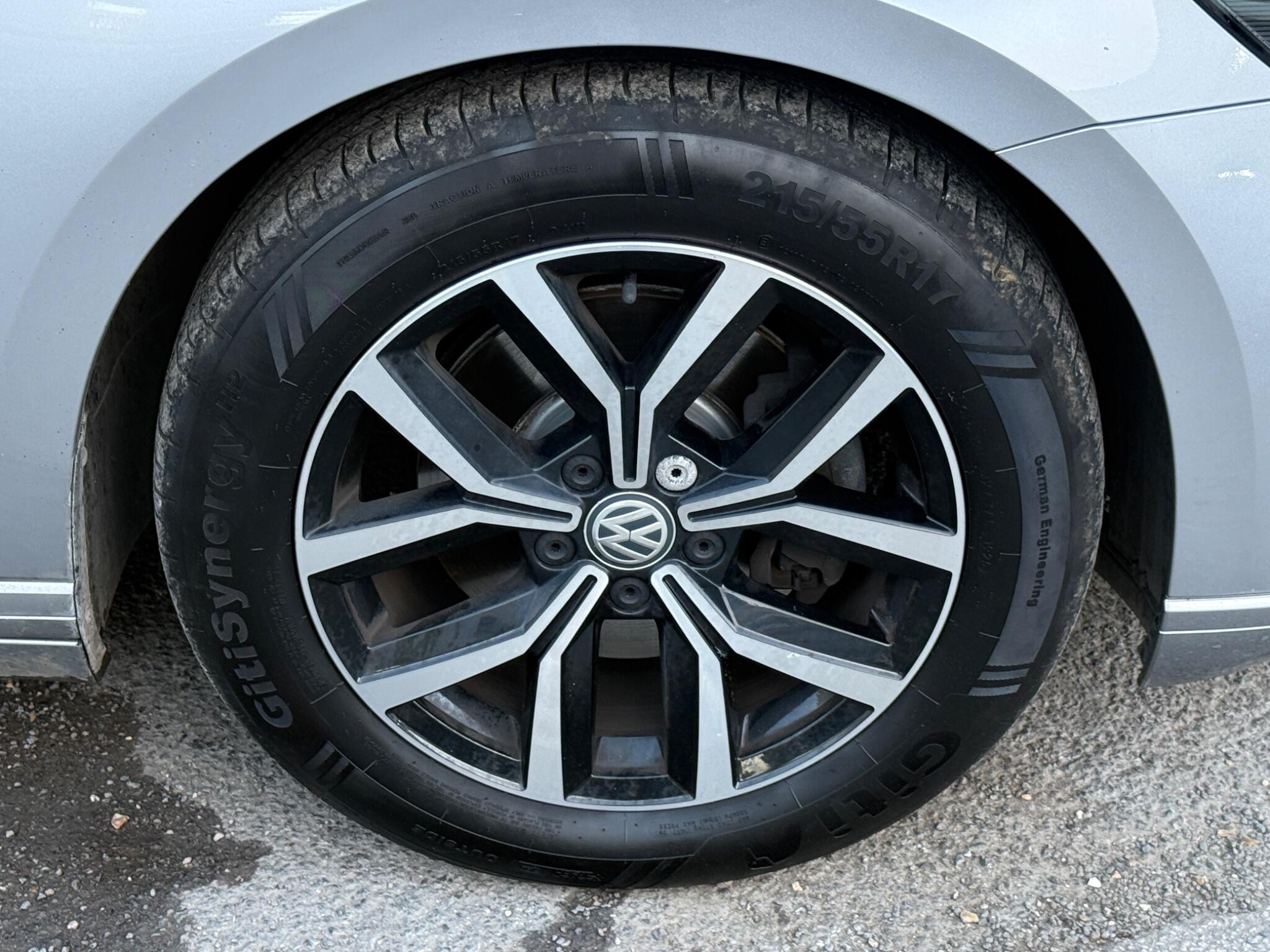Volkswagen Passat - Image 26