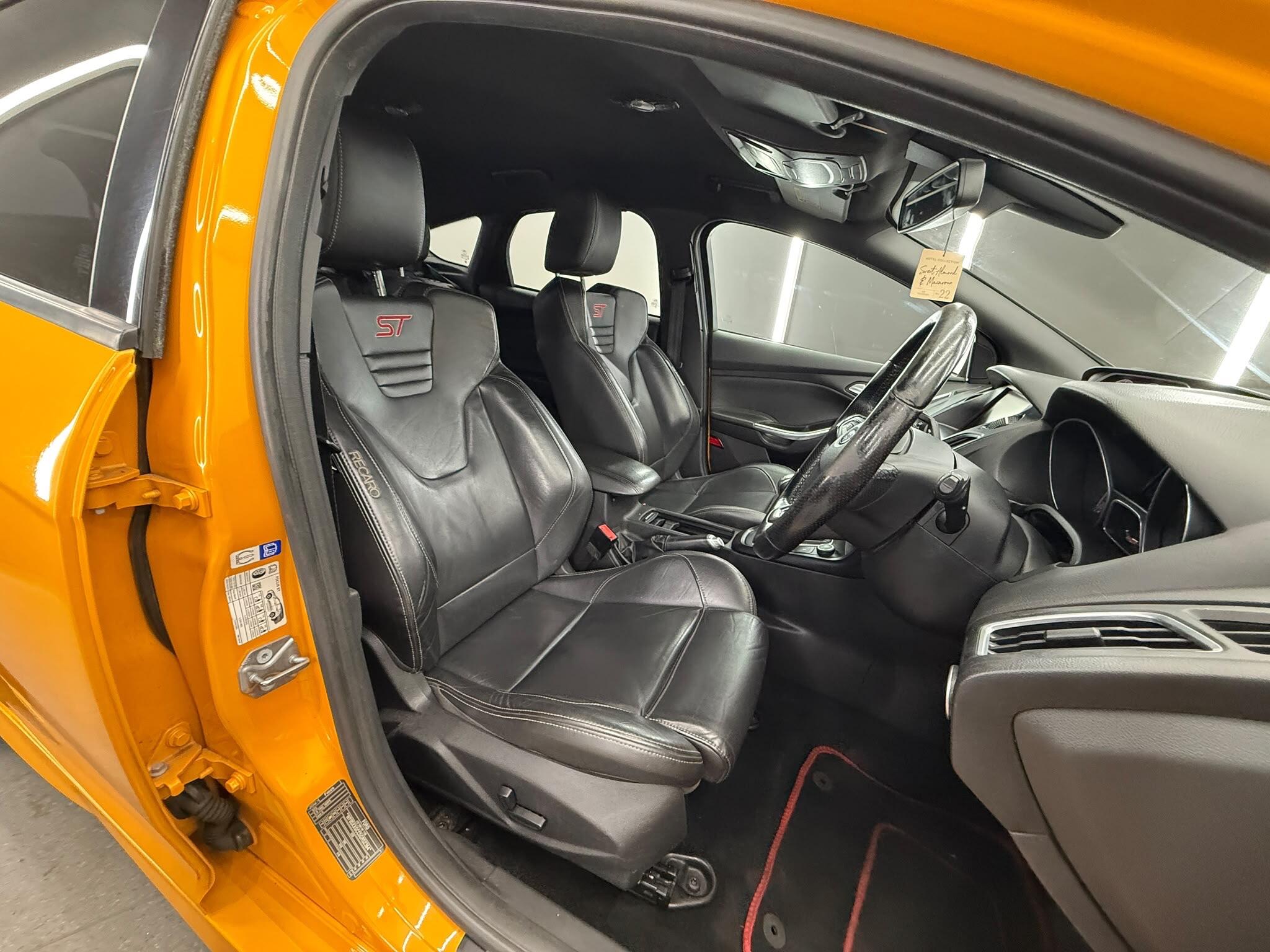 Ford Focus view 20