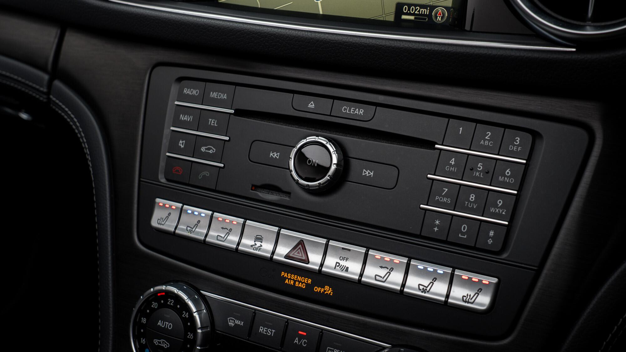 Mercedes-Benz SL view 29