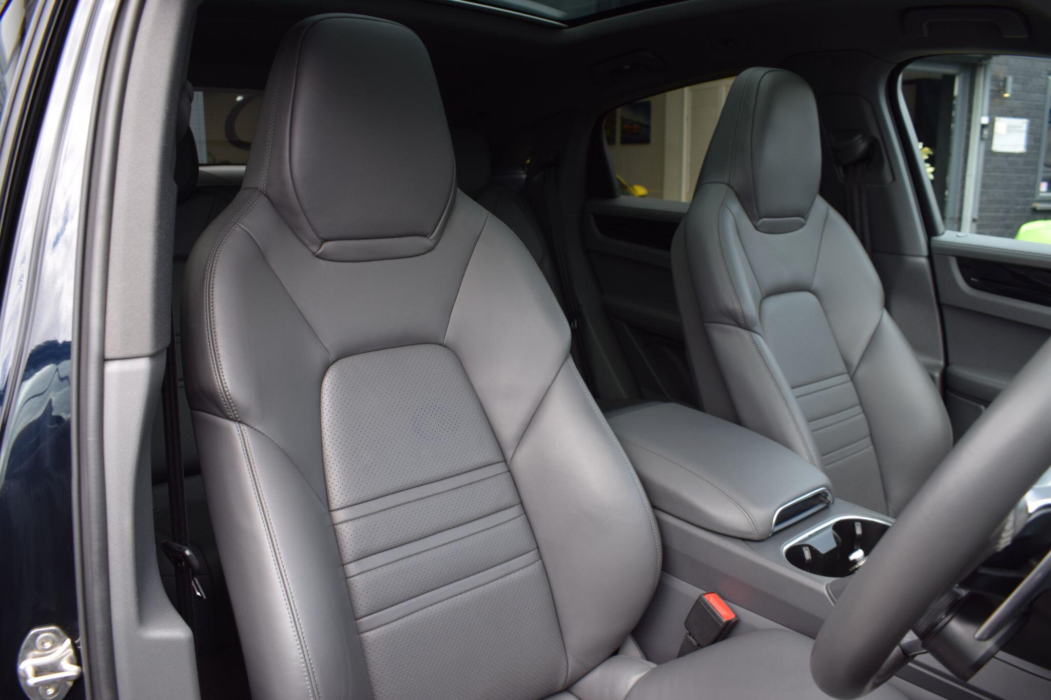 Porsche Cayenne view 8