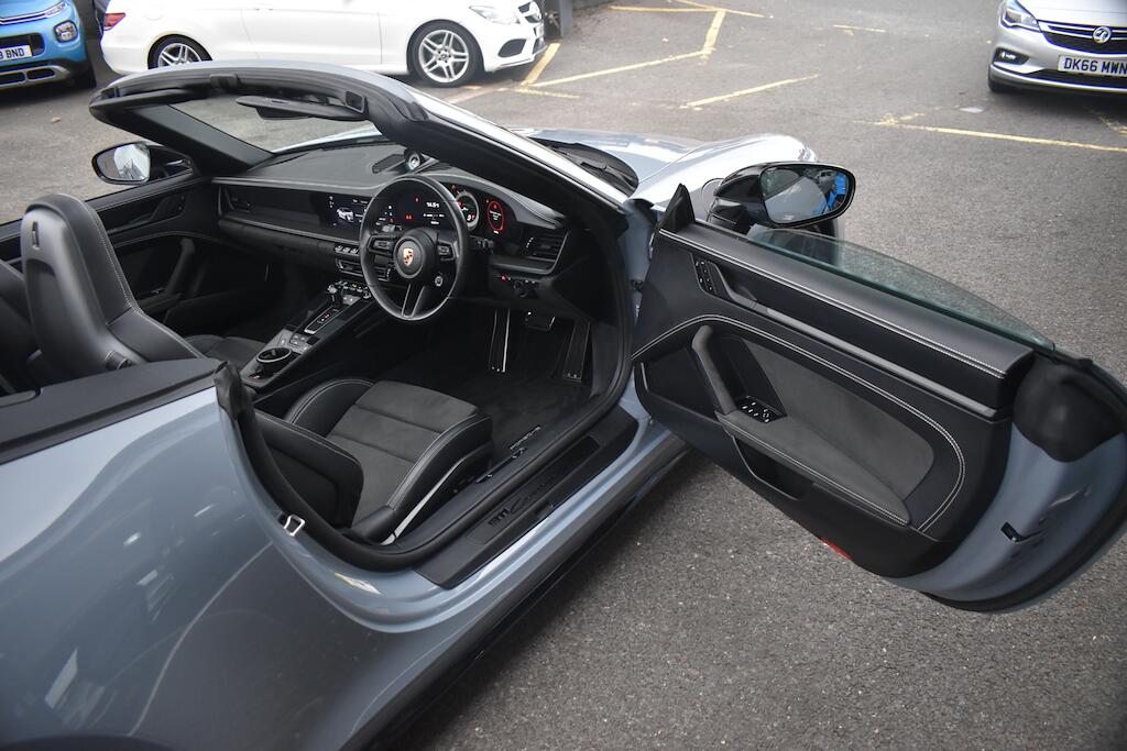 Porsche 911 view 41