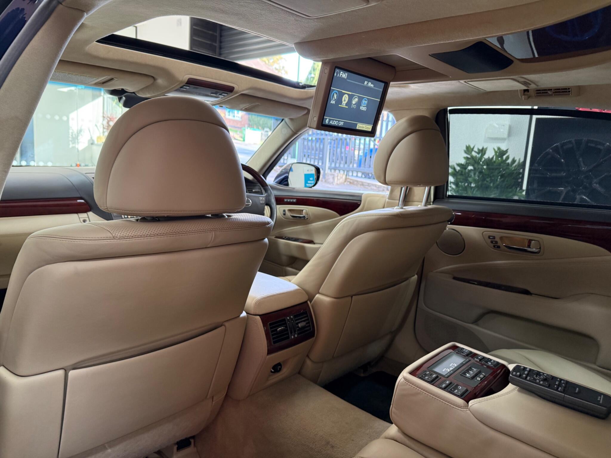 Lexus LS view 37