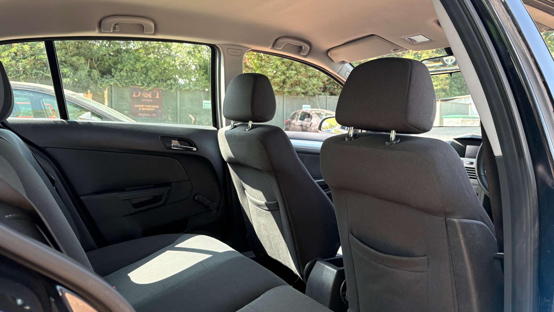Vauxhall Astra view 8