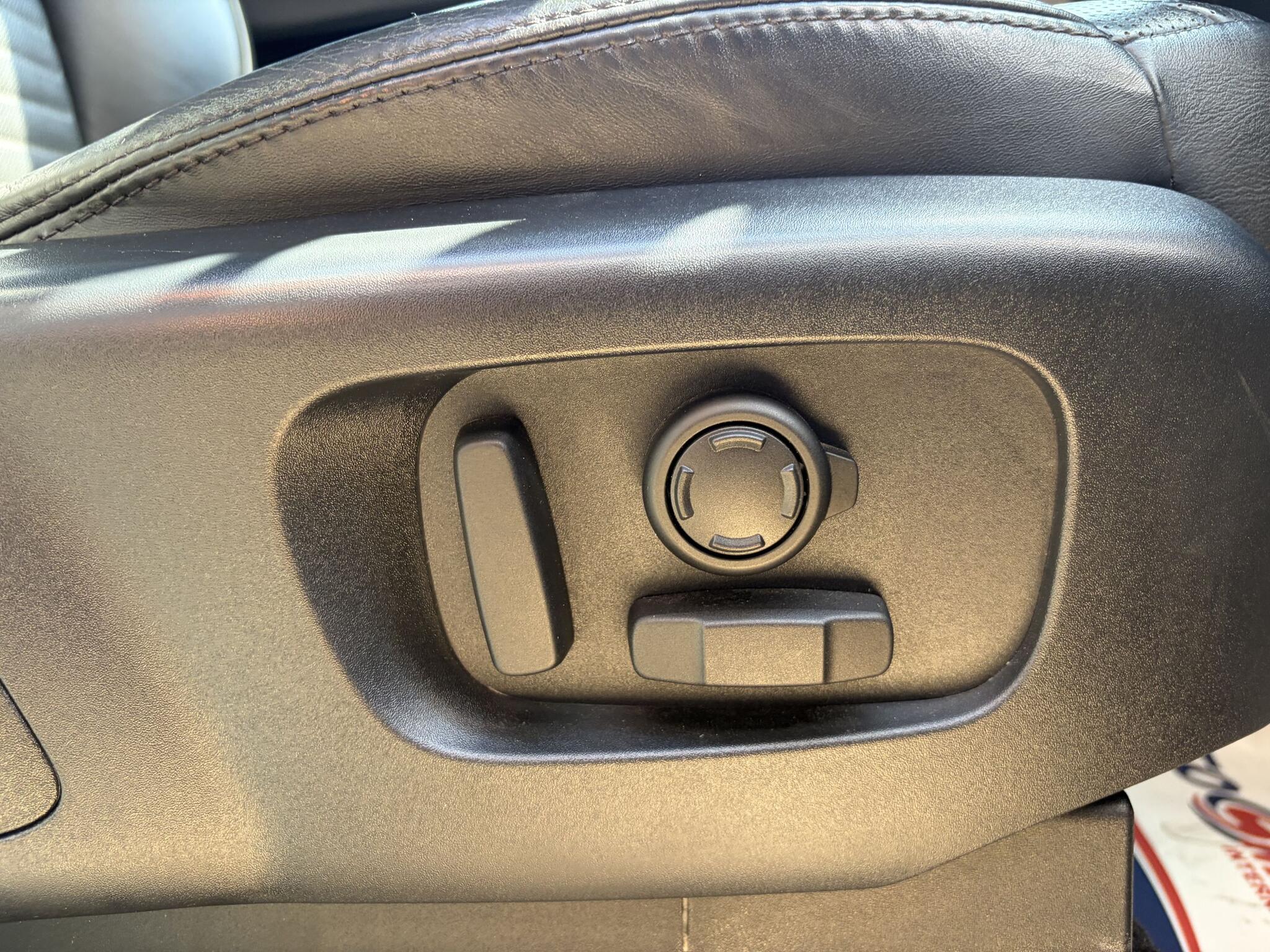 Land Rover Discovery 3 view 22