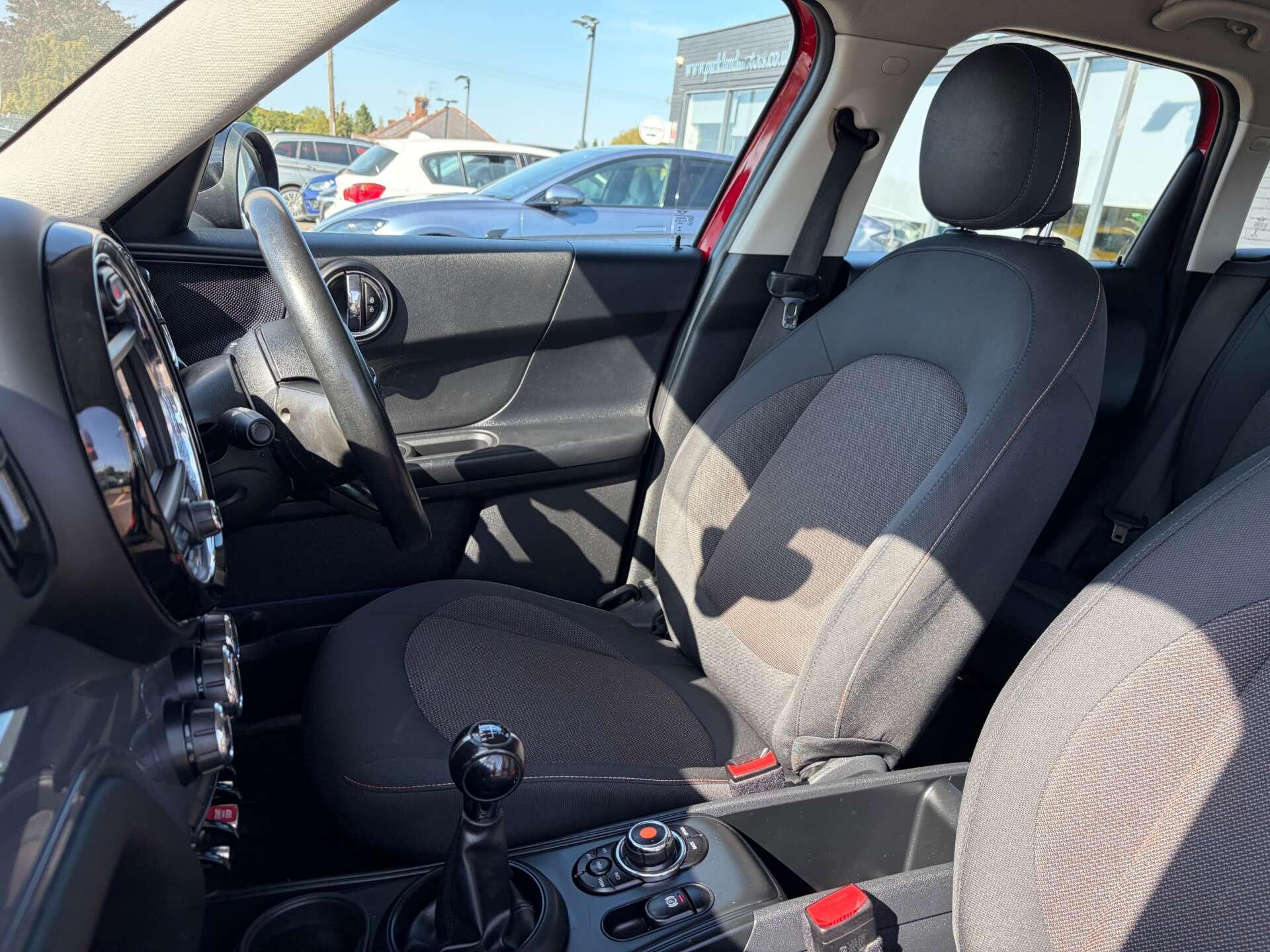 Mini Countryman view 18