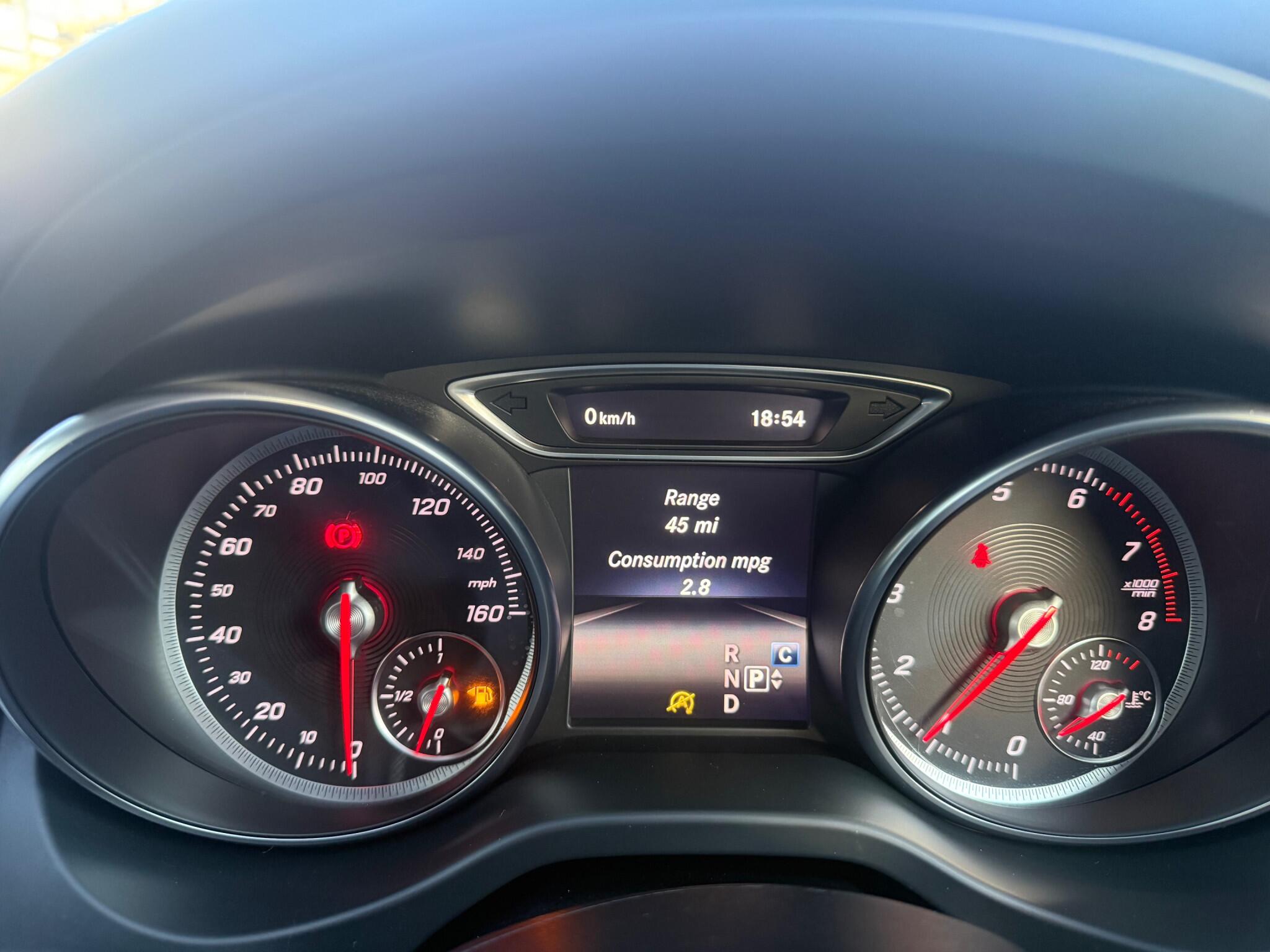 Mercedes-Benz GLA view 17