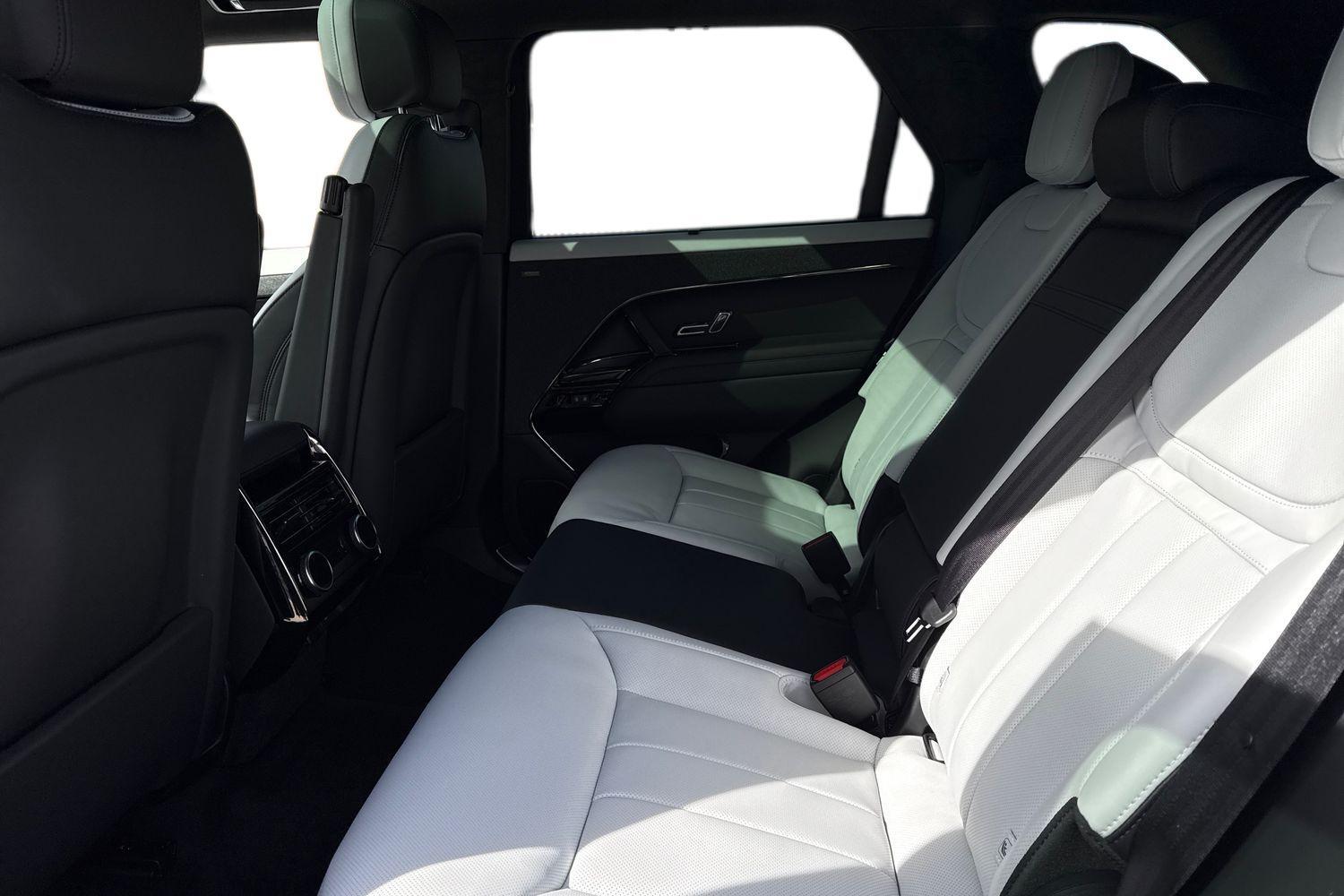Land Rover Range Rover Sport view 4