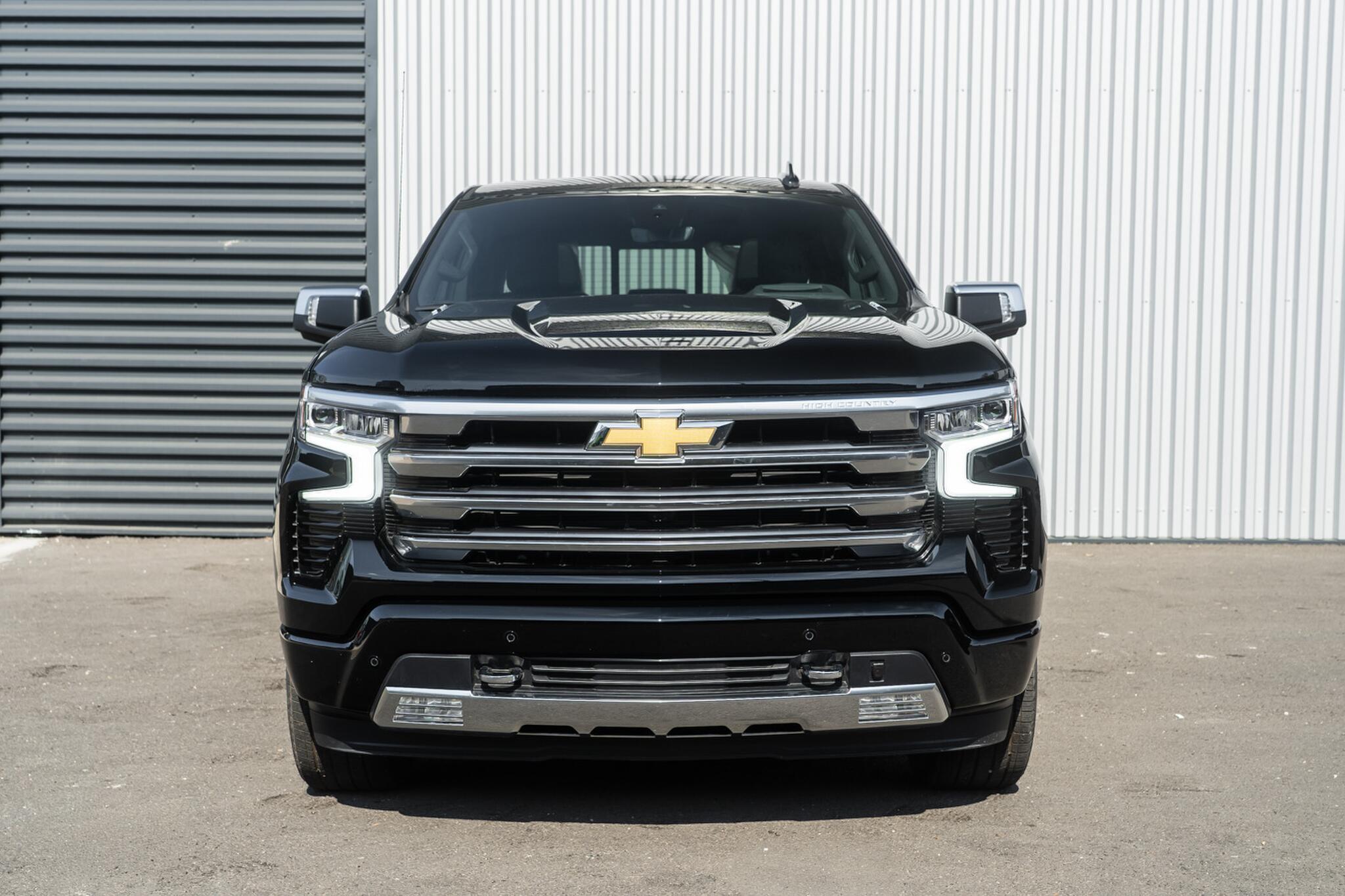 Chevrolet Silverado view 2