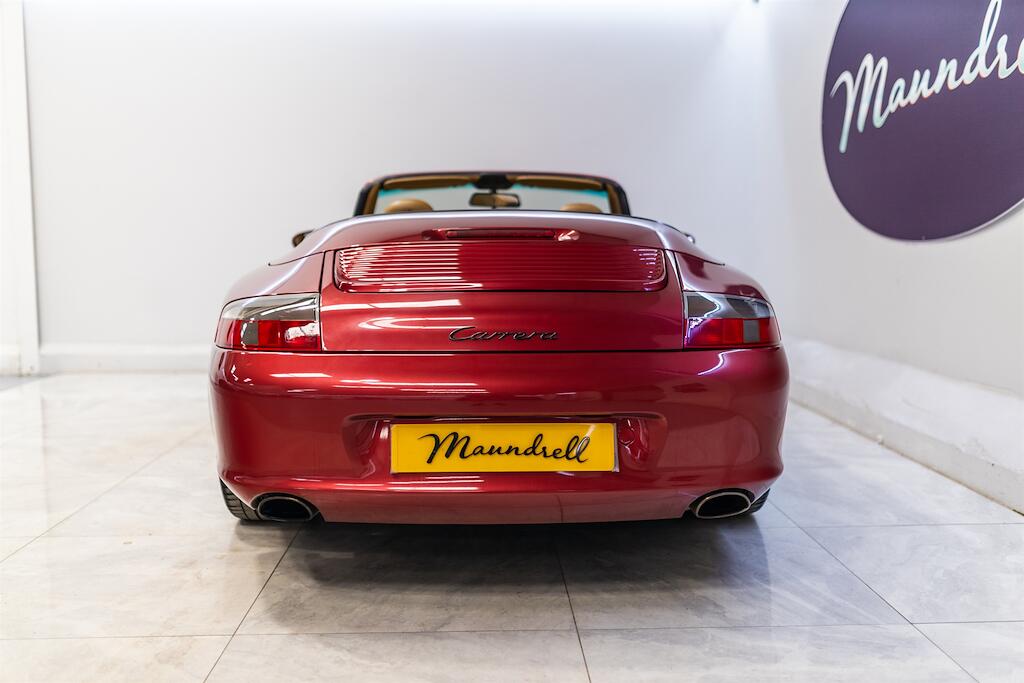 Porsche 911 view 6