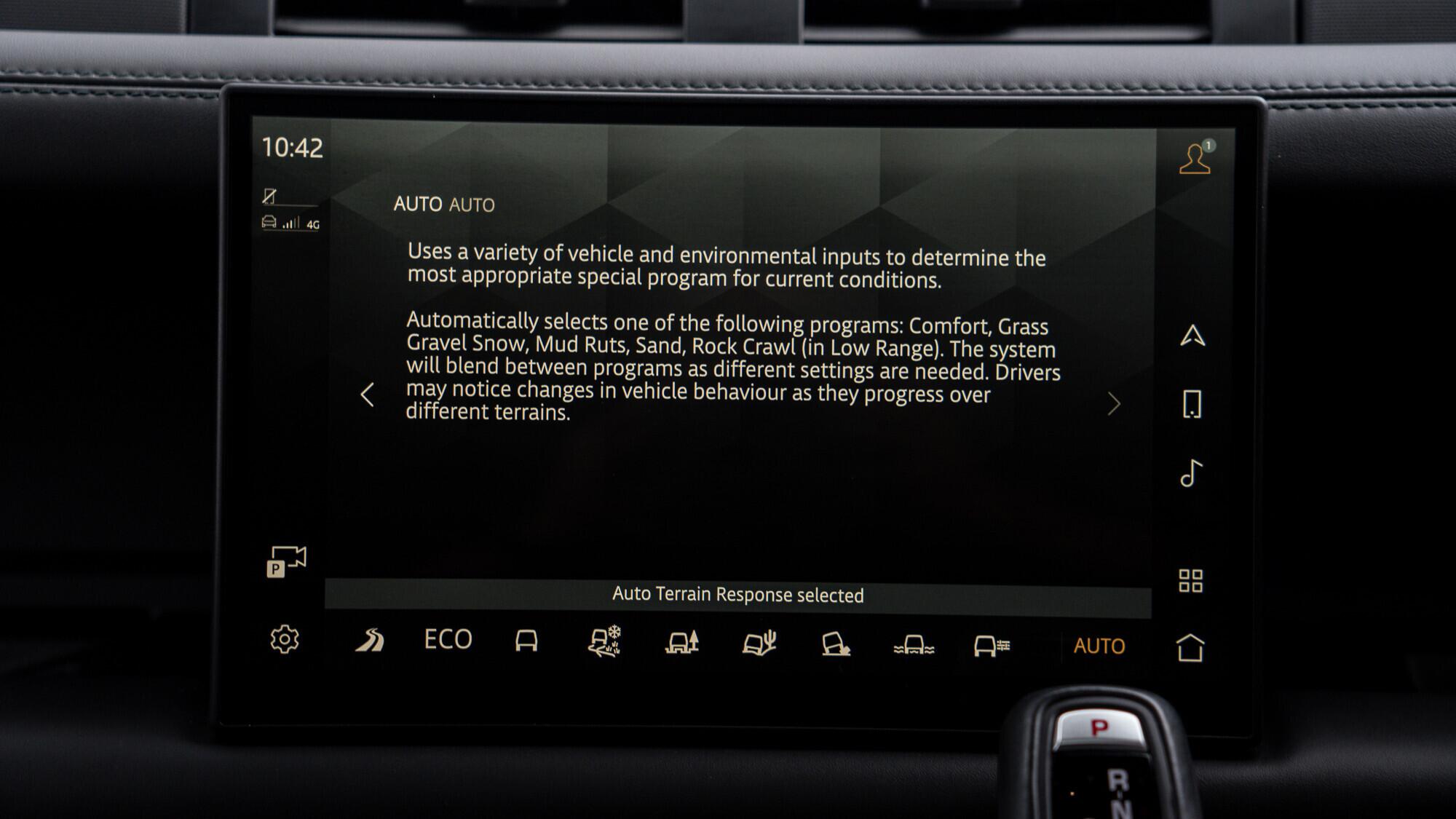 Land Rover Defender view 32