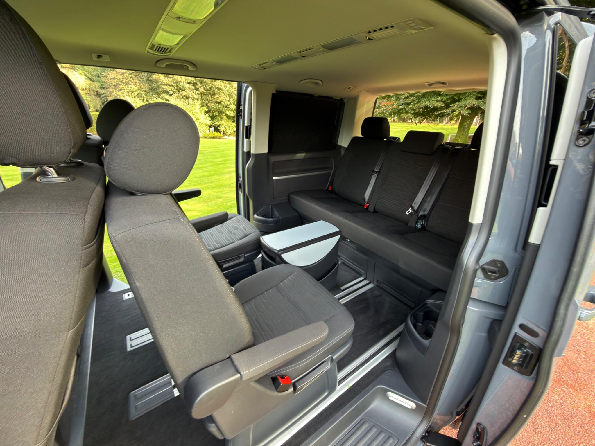 Volkswagen Caravelle view 19