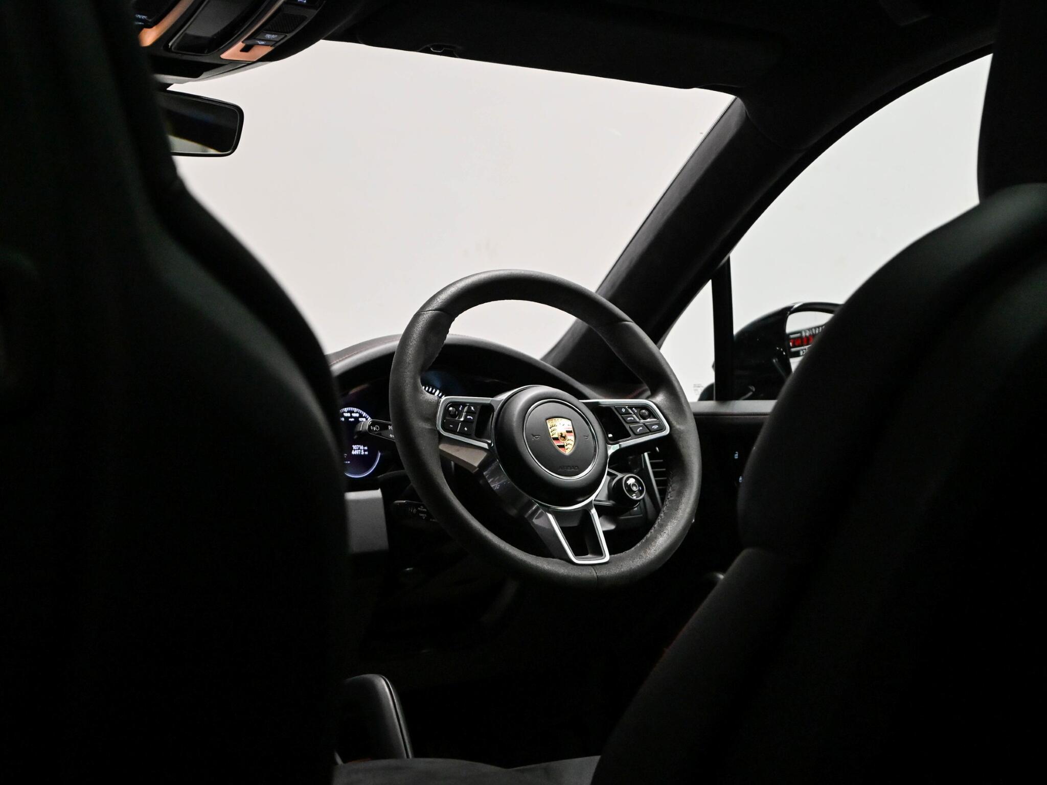 Porsche Cayenne view 32