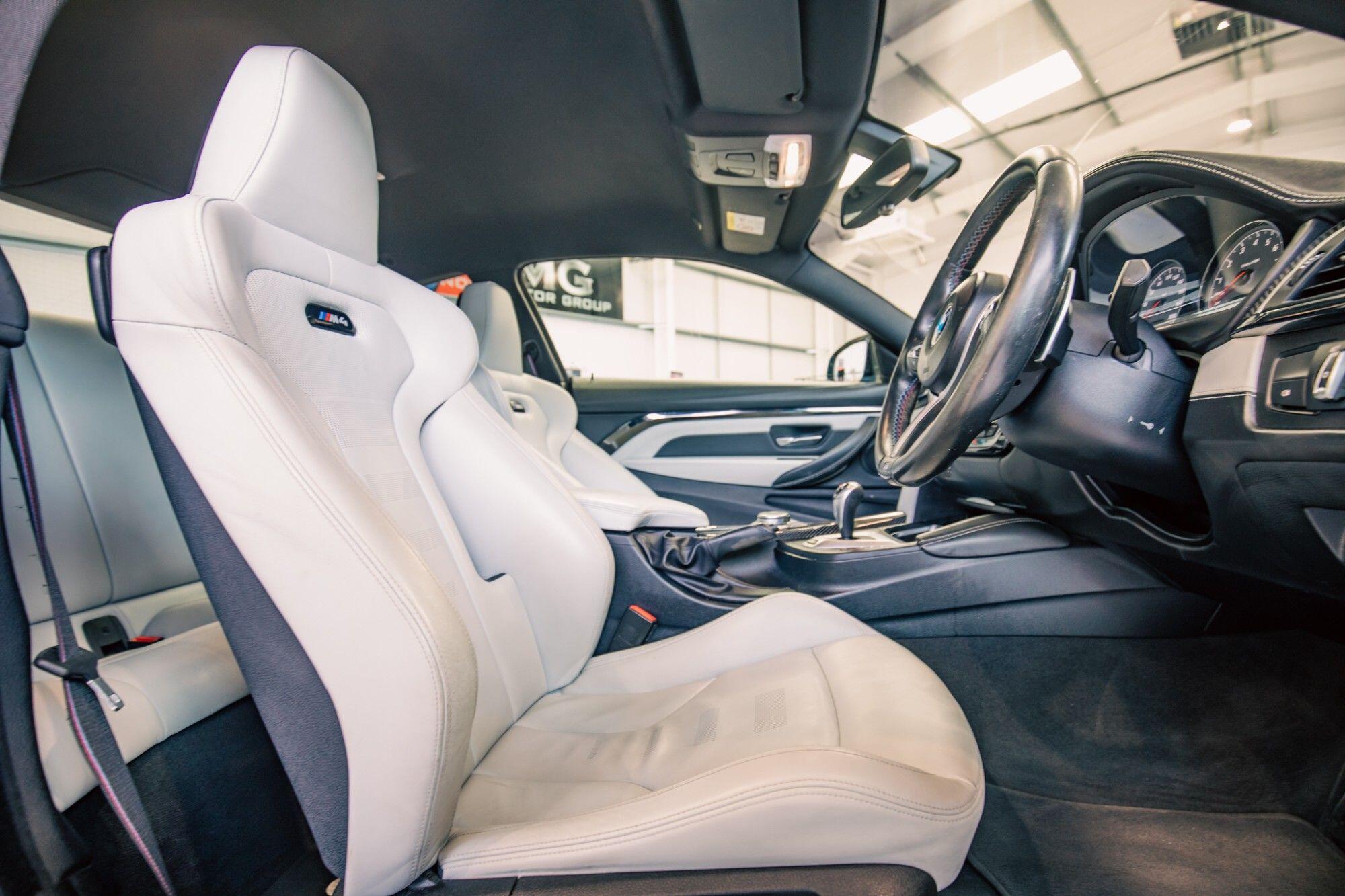 BMW M4 view 3