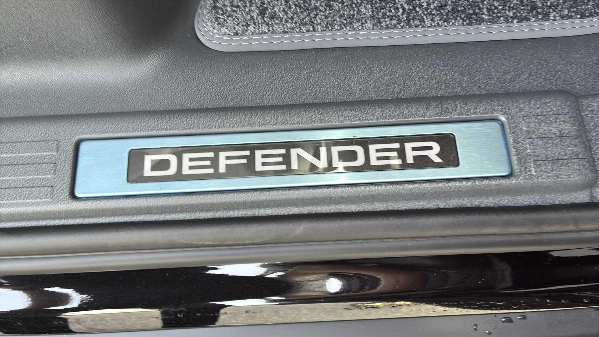 Land Rover Defender view 34
