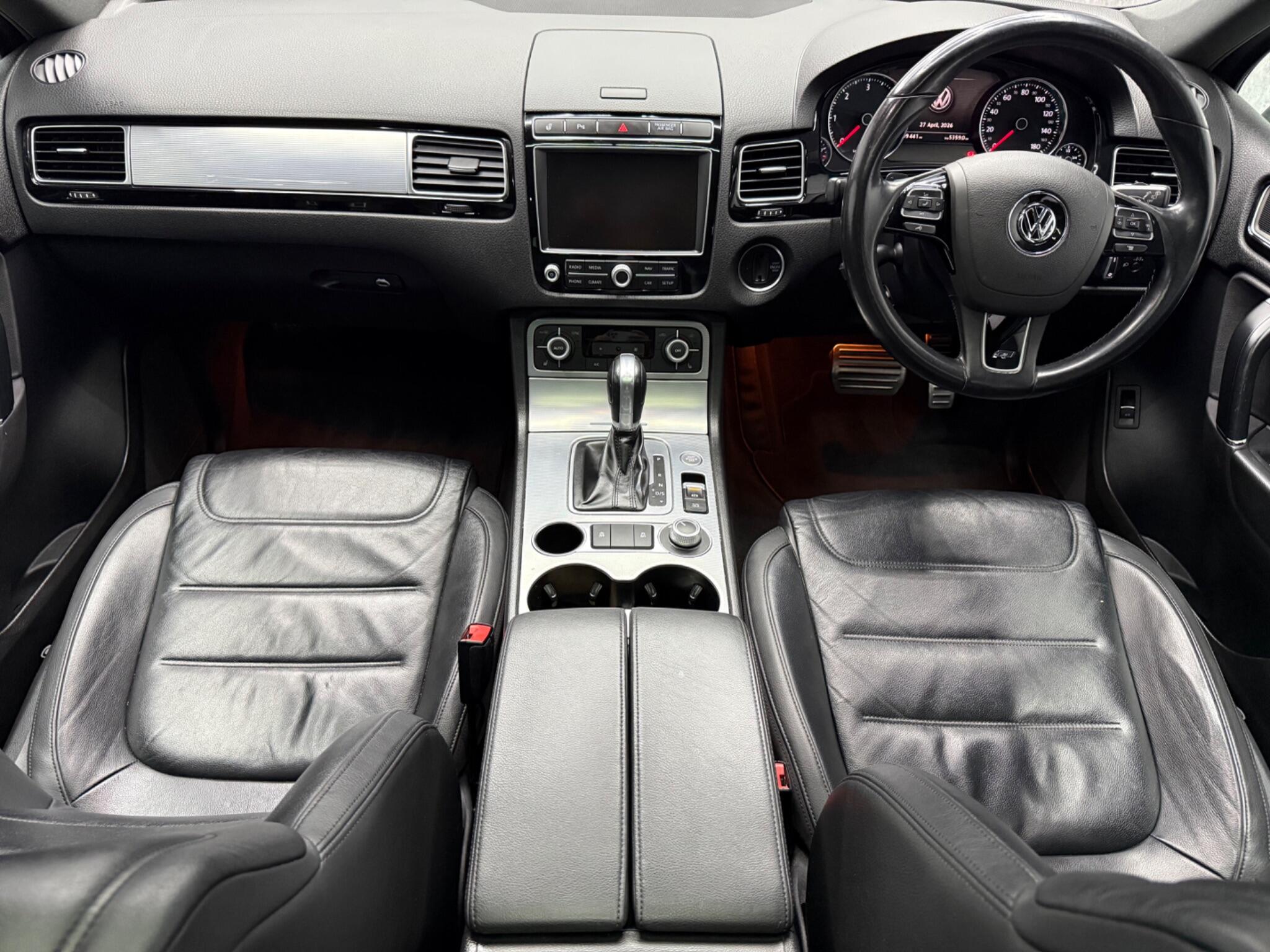 Volkswagen Touareg view 13