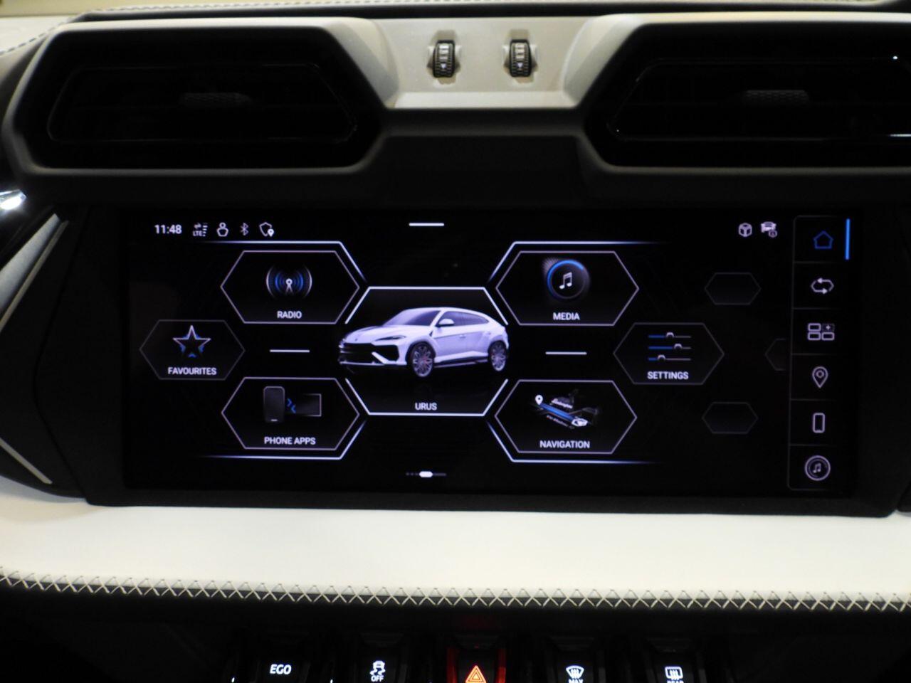 Lamborghini Urus view 70
