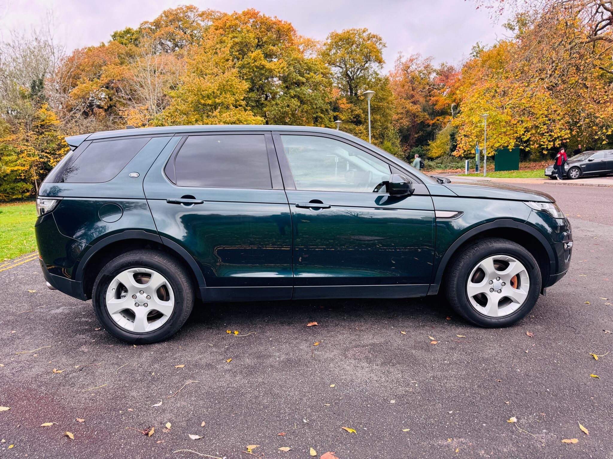 2016 Land Rover Discovery Sport 2.0 TD4 SE Tech 4WD Euro 6 (s/s) 5dr (5 Seat) • 100,000 miles image 8
