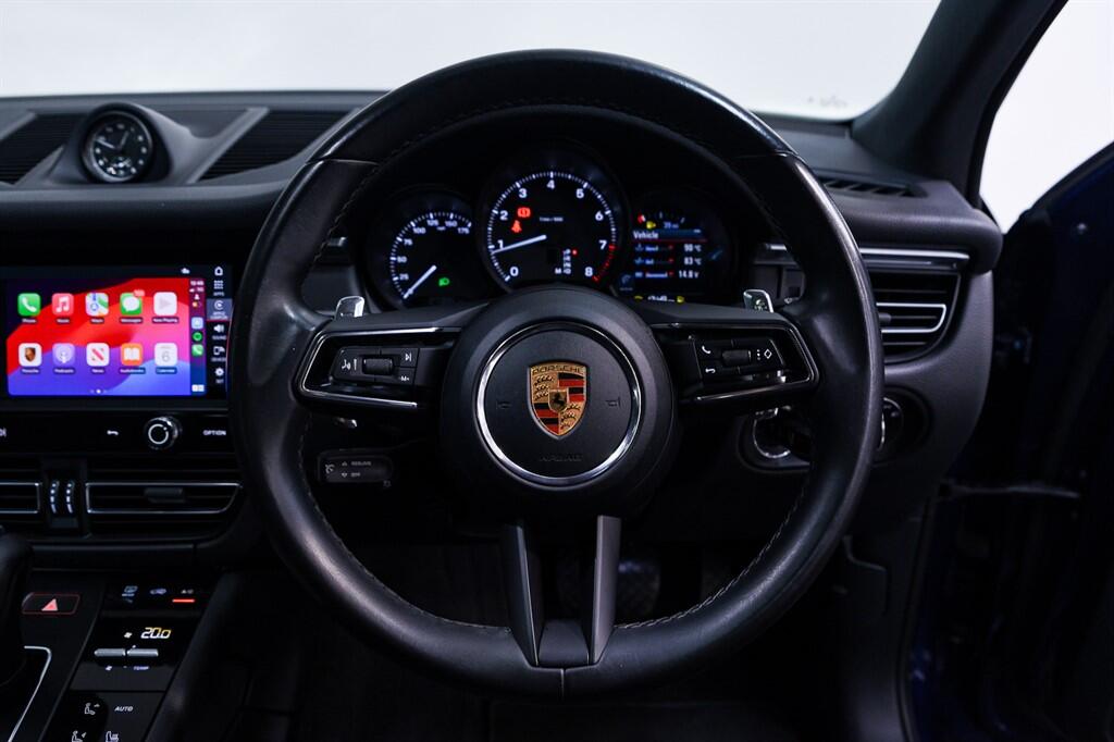 Porsche Macan view 23