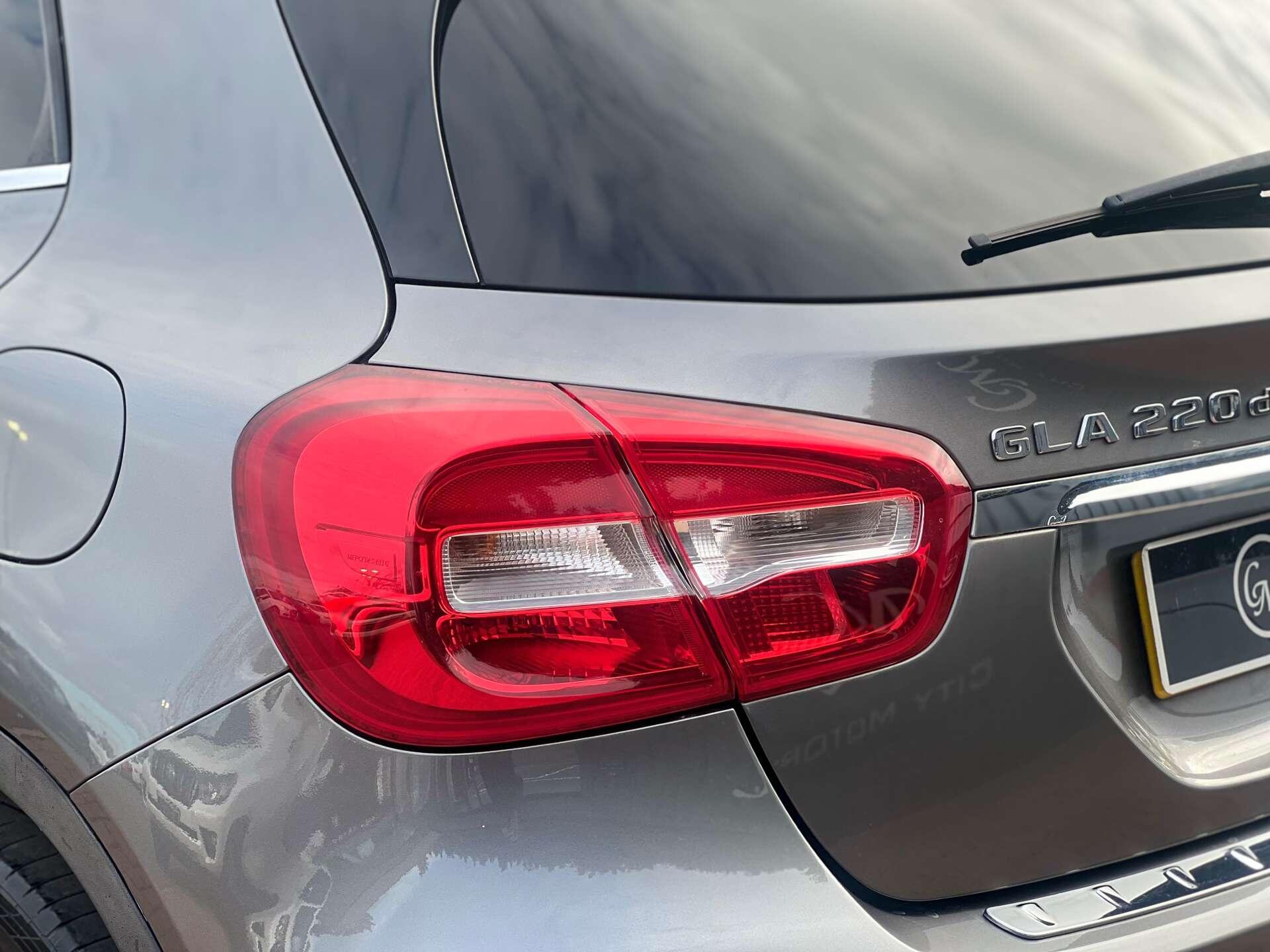 Mercedes-Benz GLA view 11