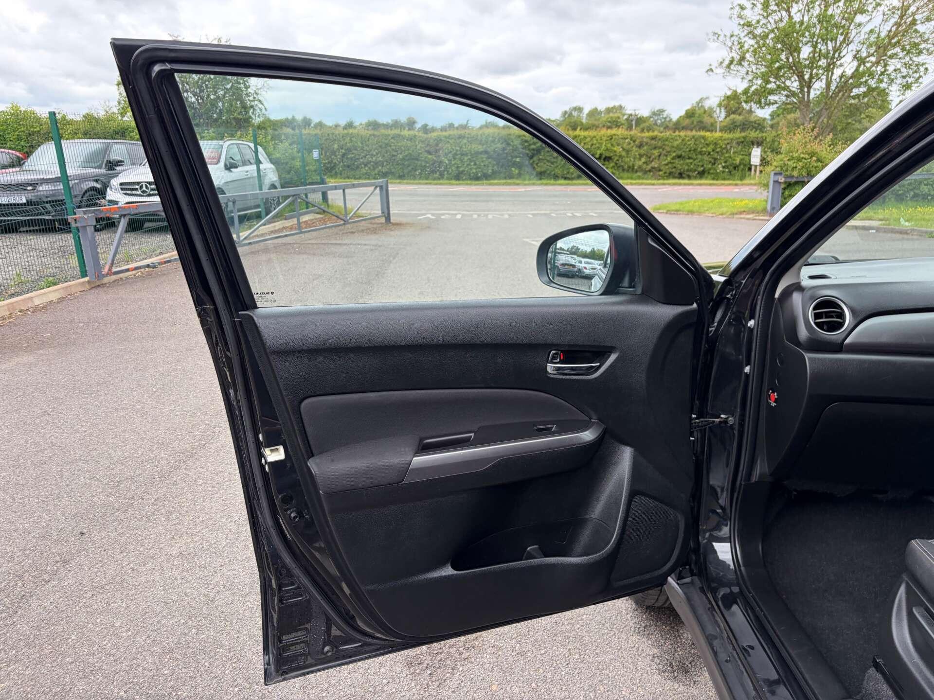 Suzuki Vitara view 14