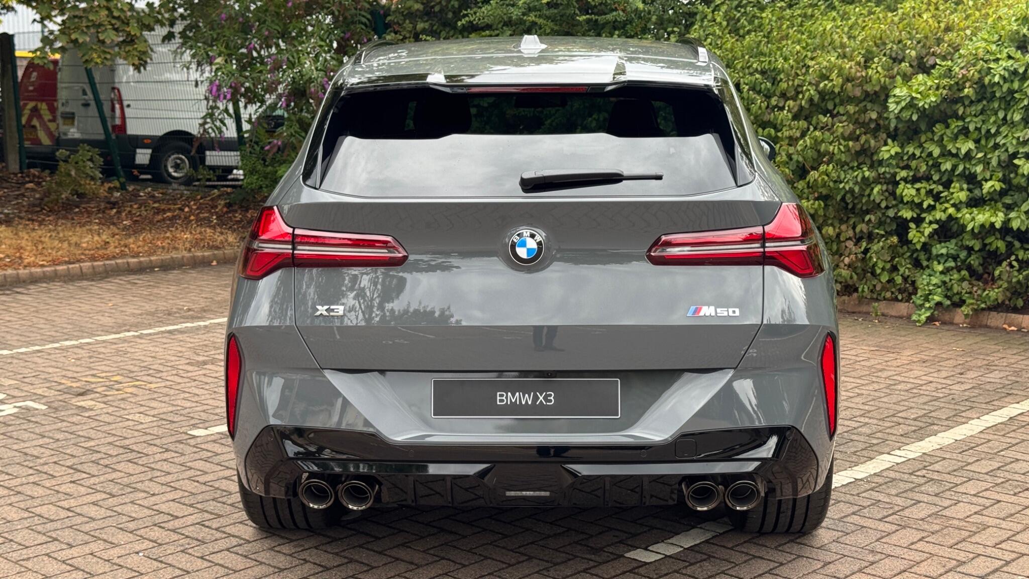 BMW X3 view 4