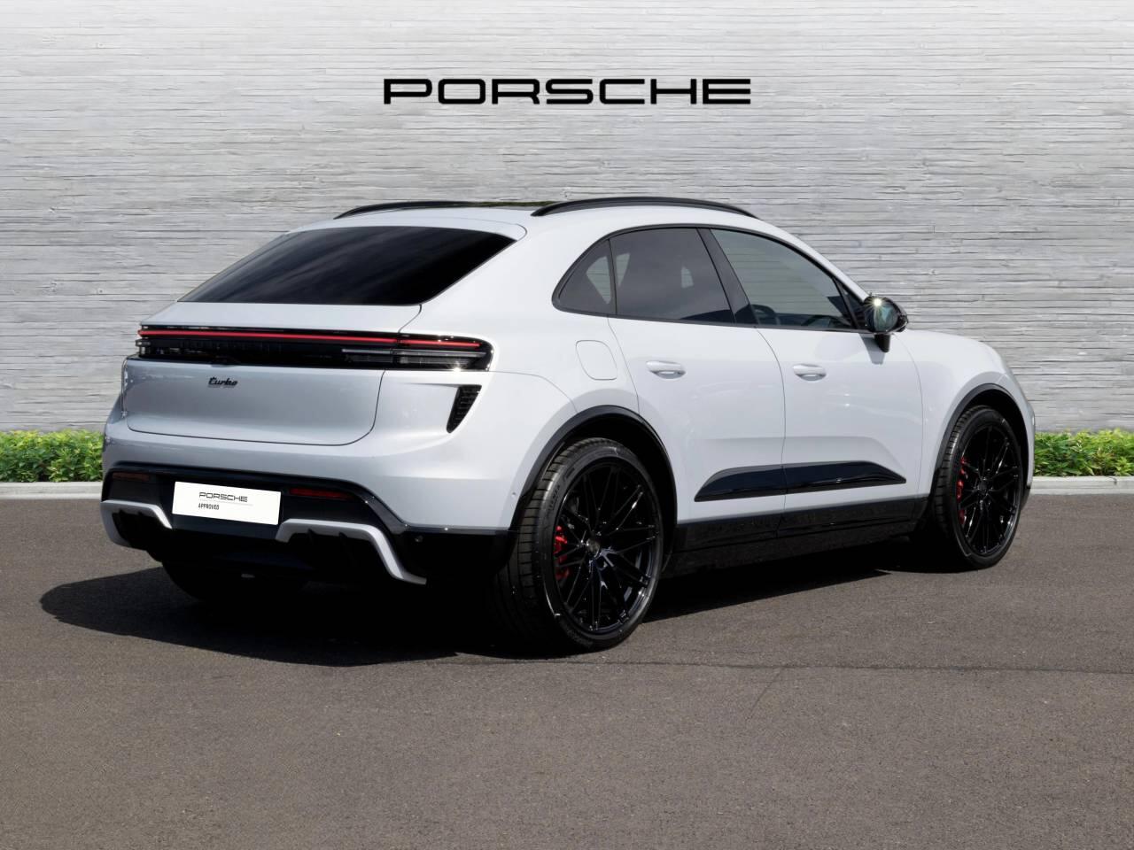 Porsche Macan view 3