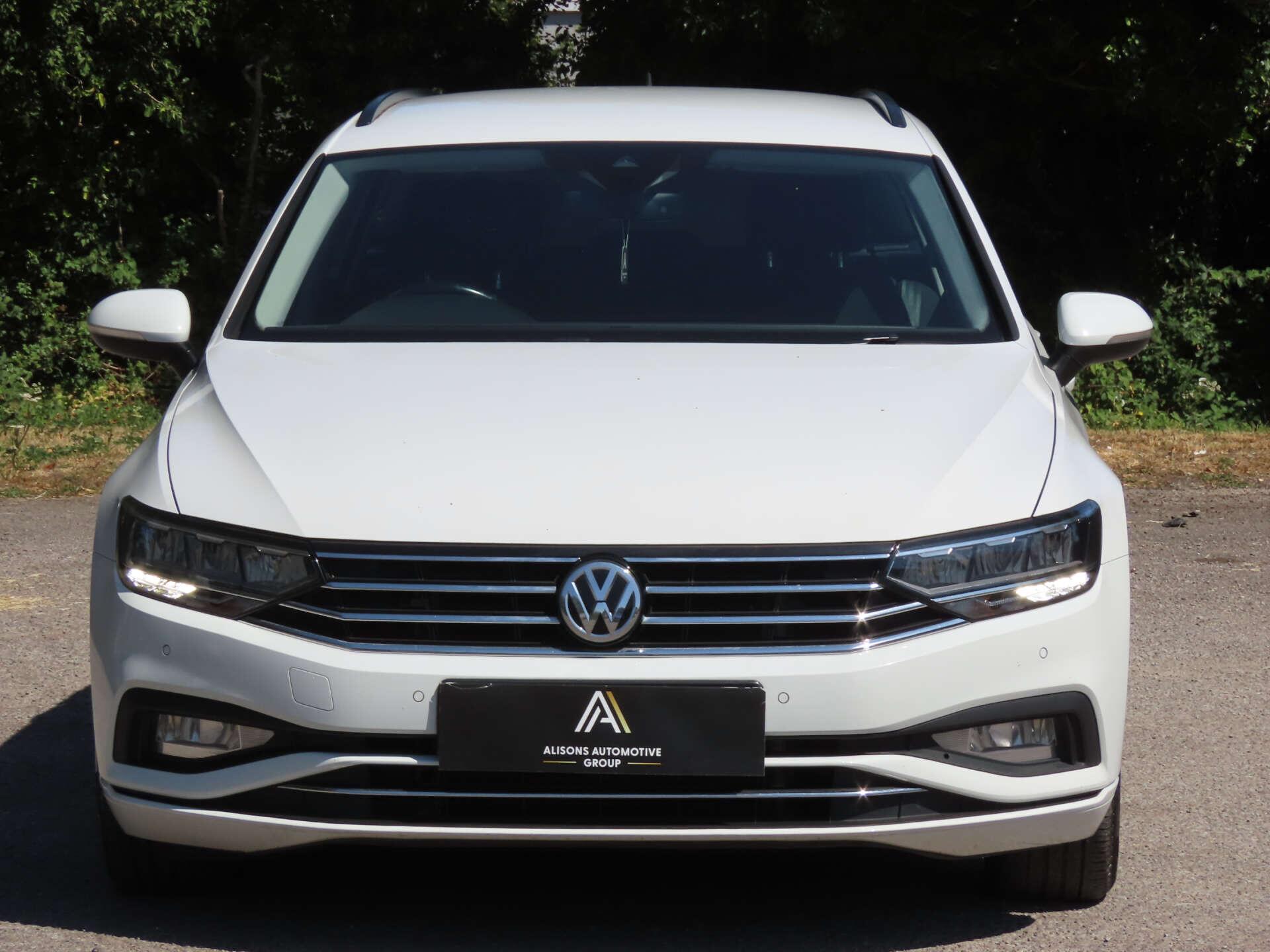 Volkswagen Passat view 2