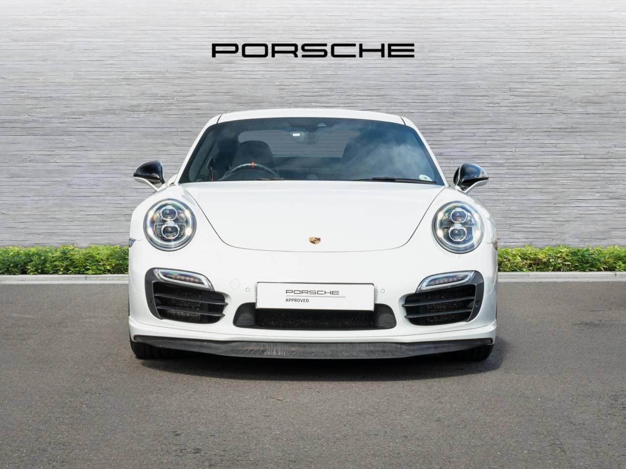 Porsche 911 view 6