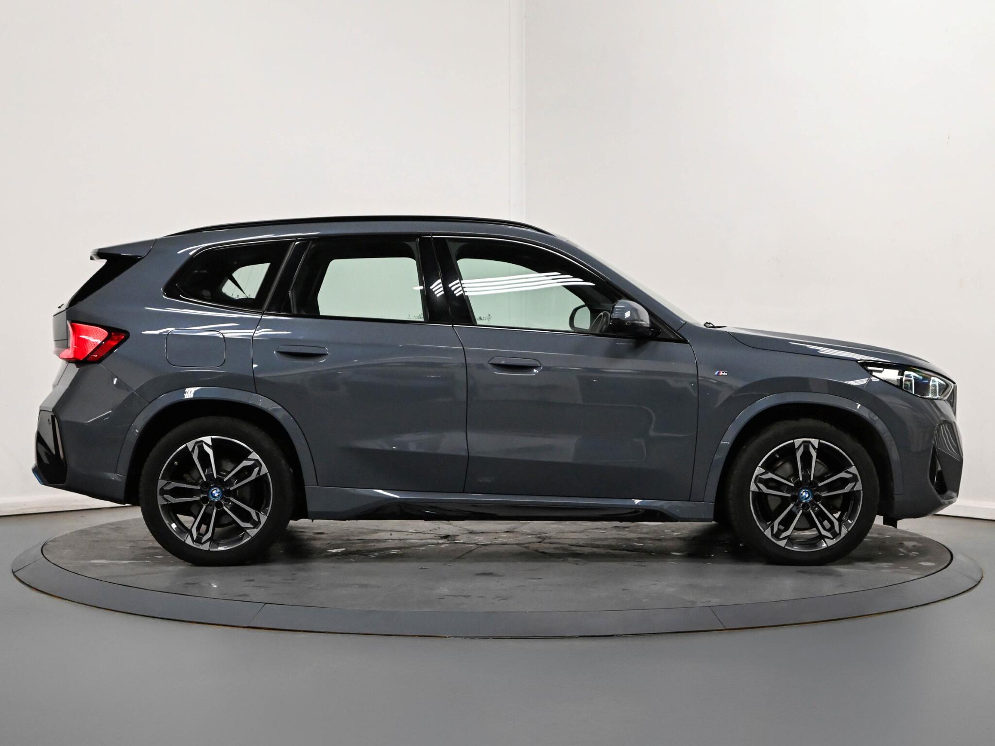 BMW Ix1 view 23