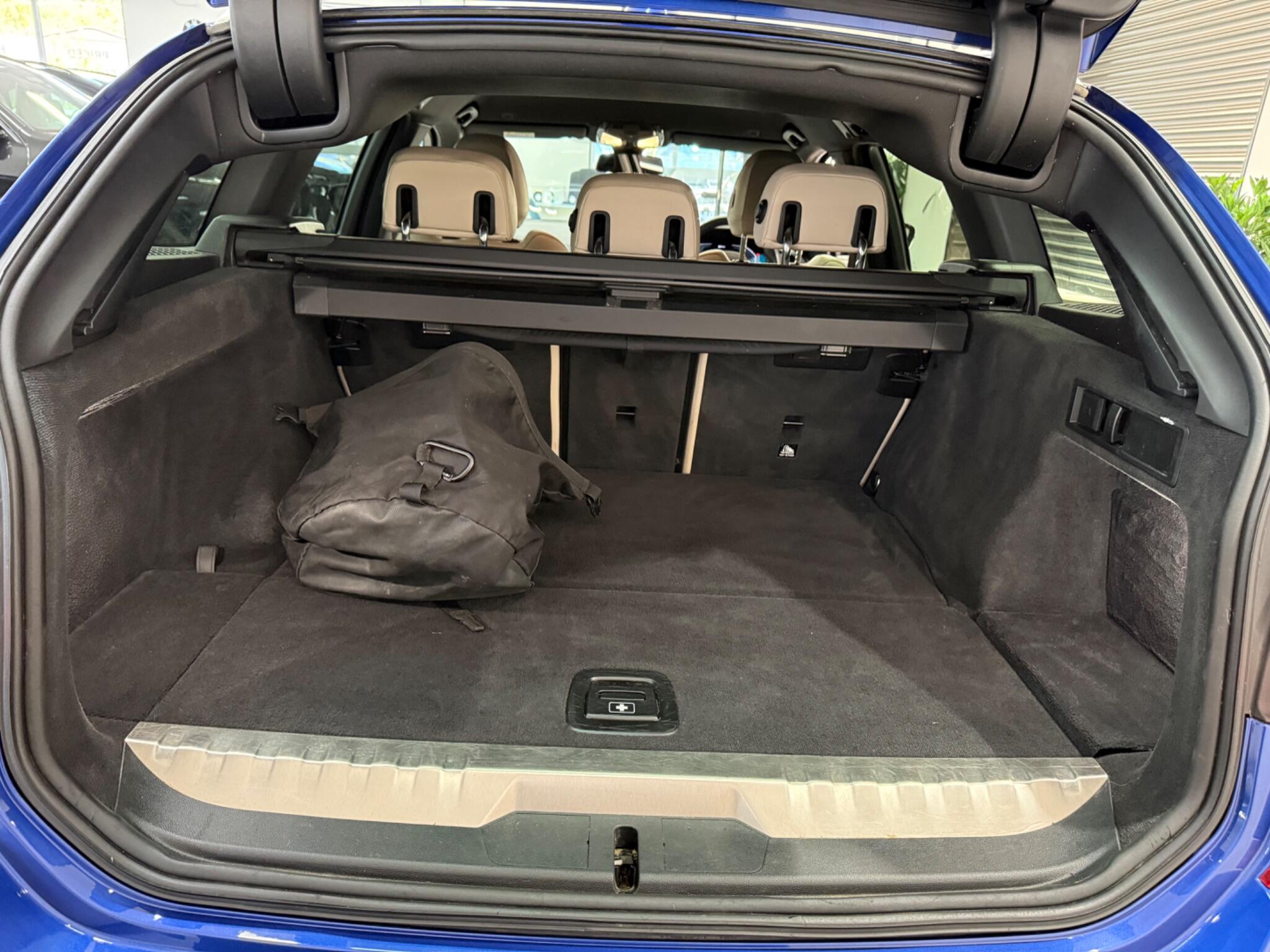 BMW 3 Series view 35