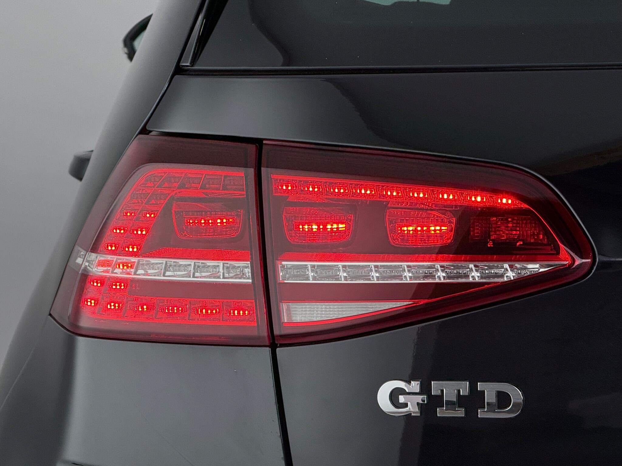 Volkswagen Golf view 6