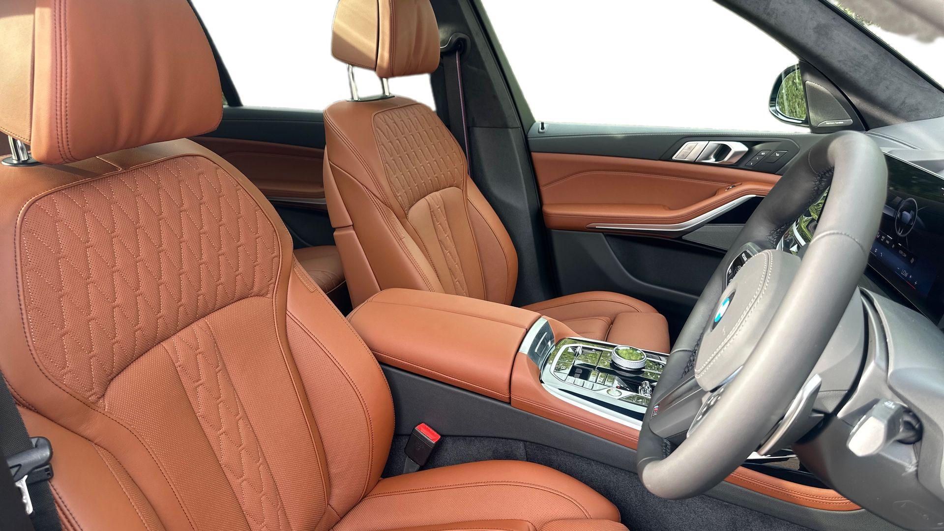 BMW X7 view 11