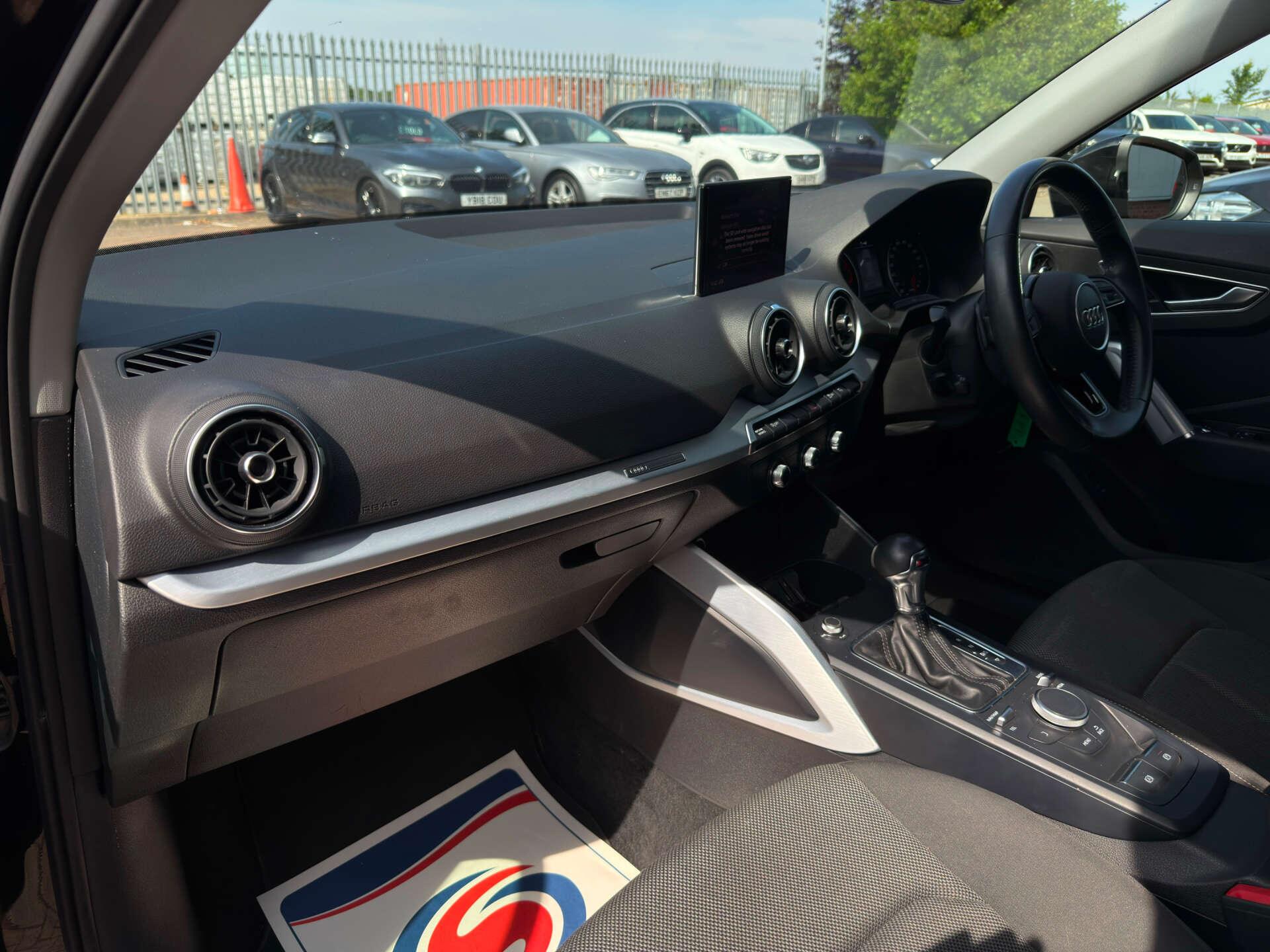 Audi Q2 view 41