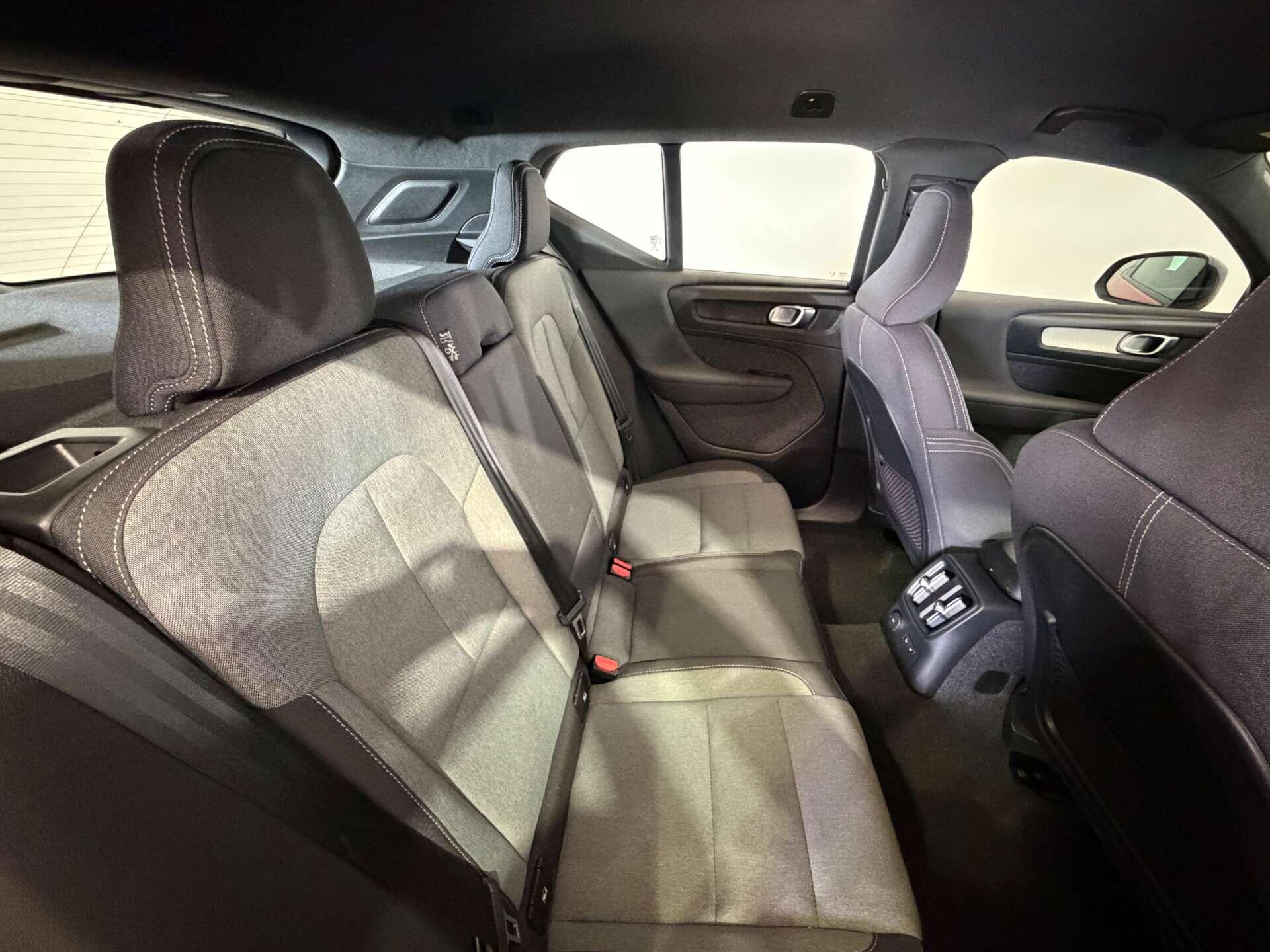 Volvo XC40 view 50