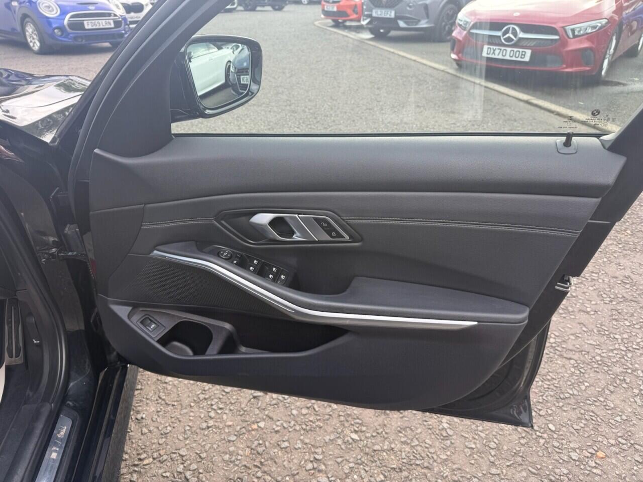 BMW 3 Series view 16