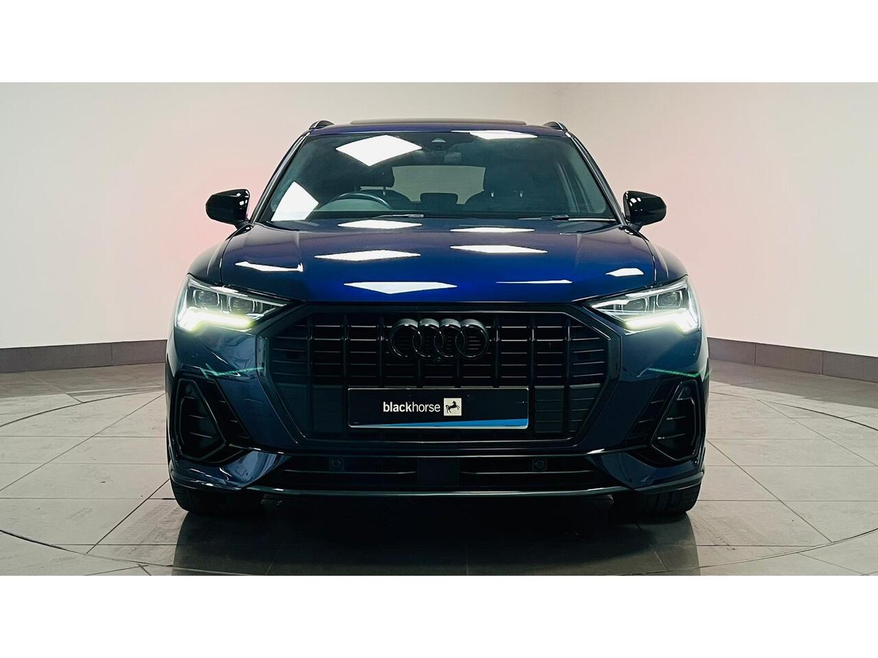 Audi Q3 view 11