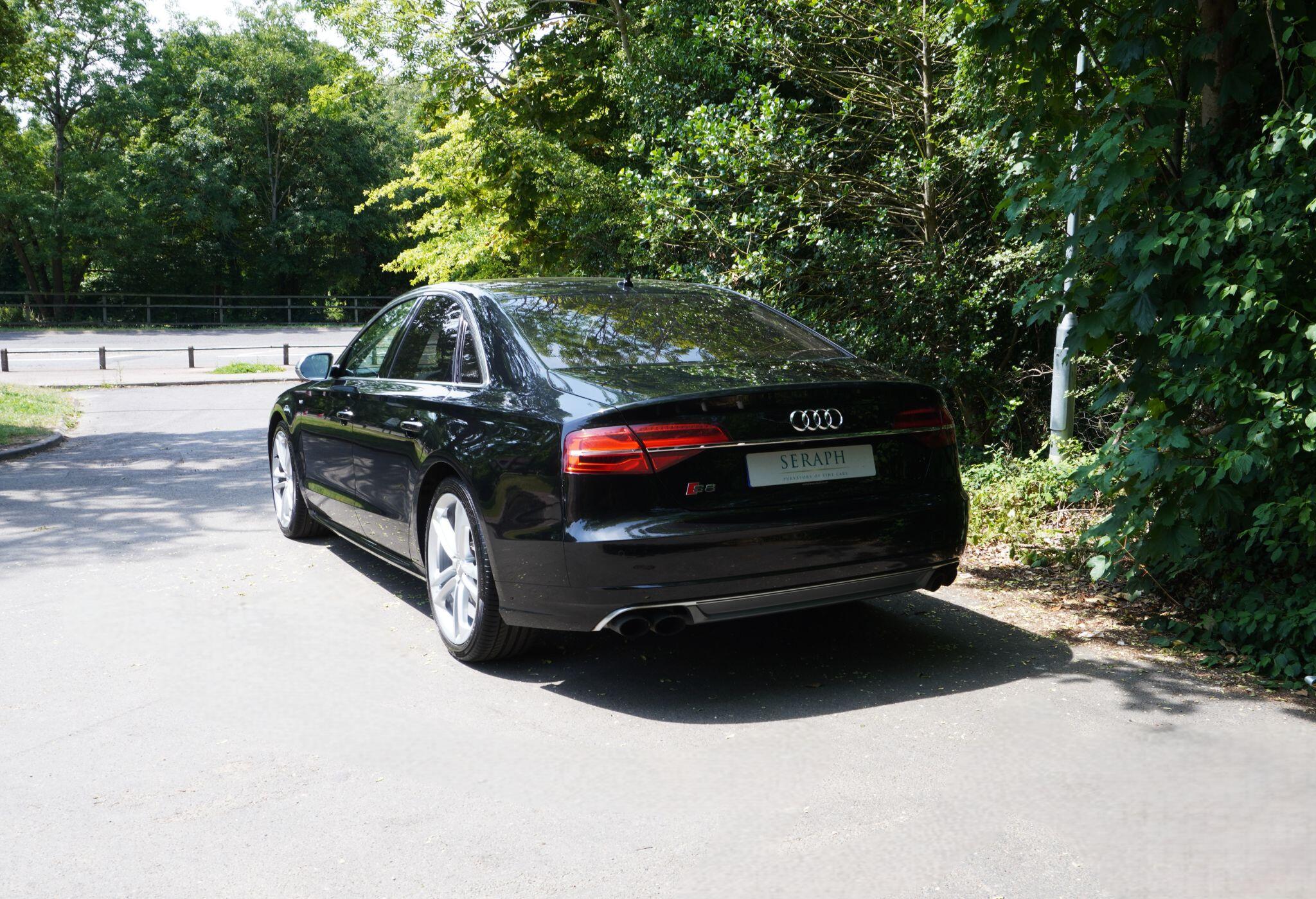 Audi S8 view 6