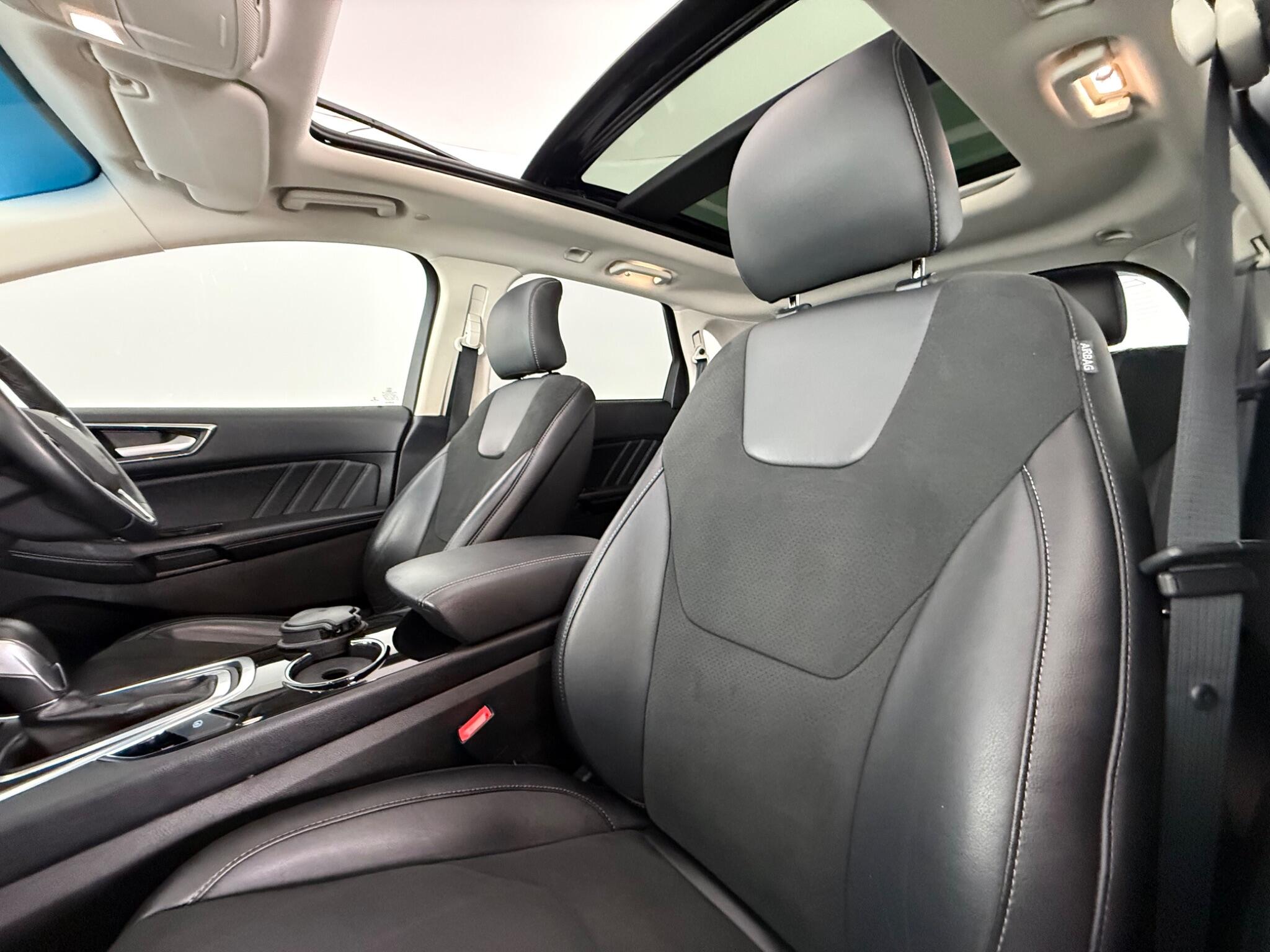 Ford Edge view 32