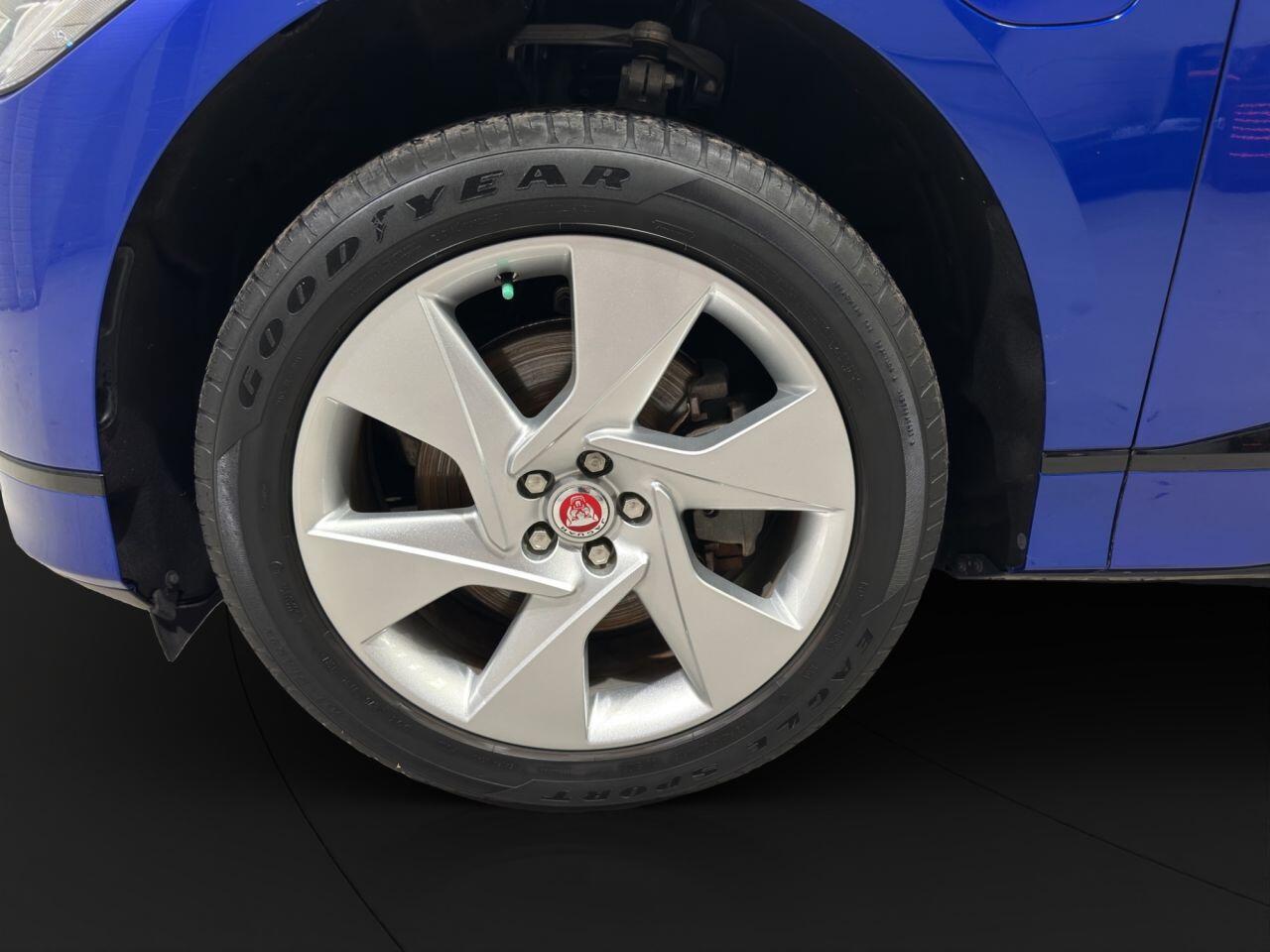 Jaguar I-Pace view 34