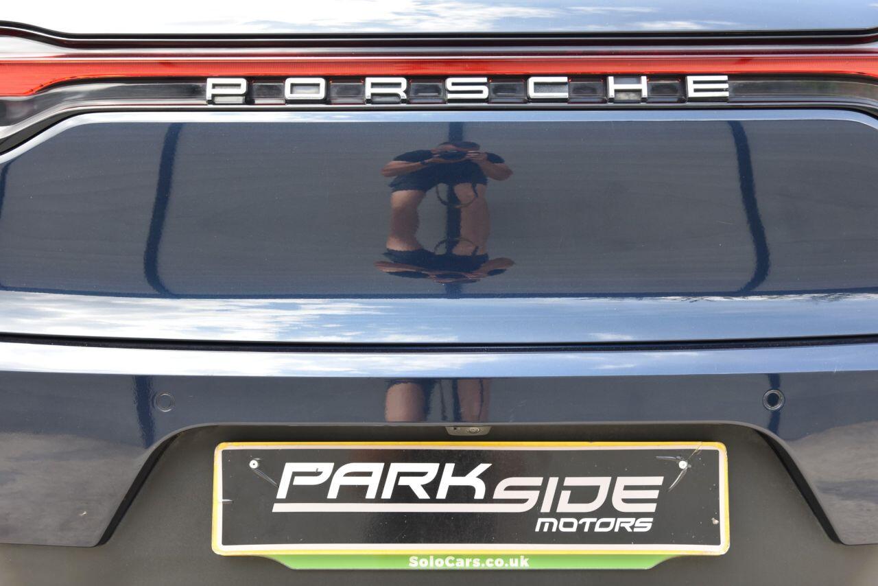 Porsche Macan view 20