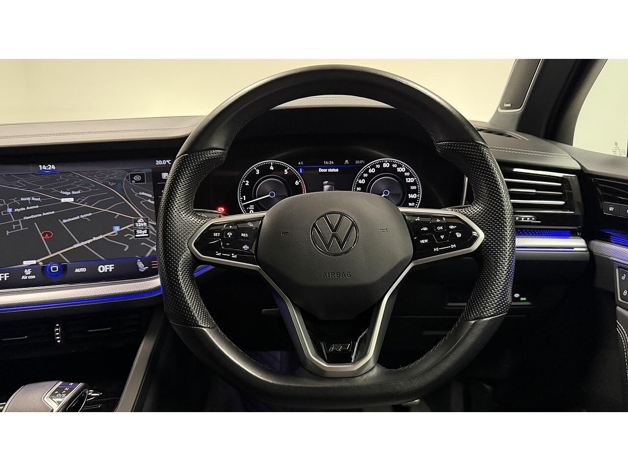 Volkswagen Touareg view 17