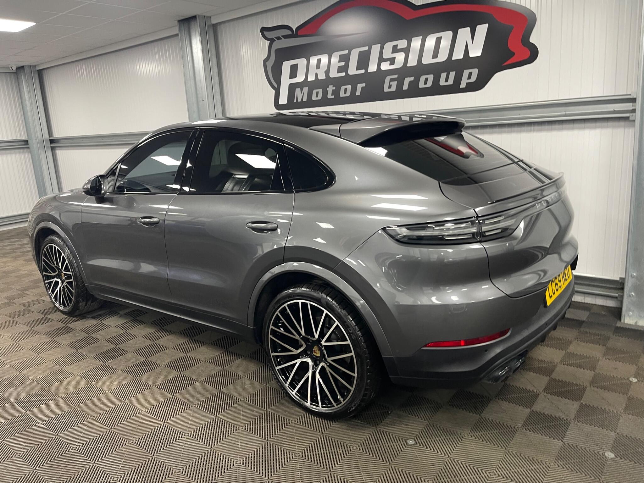 Porsche Cayenne view 13