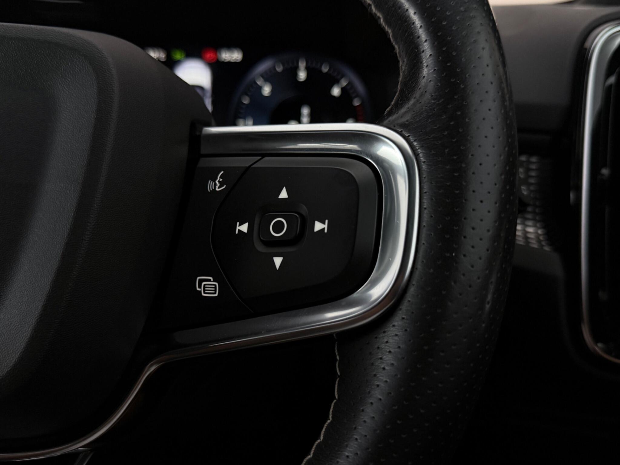 Volvo XC40 view 17