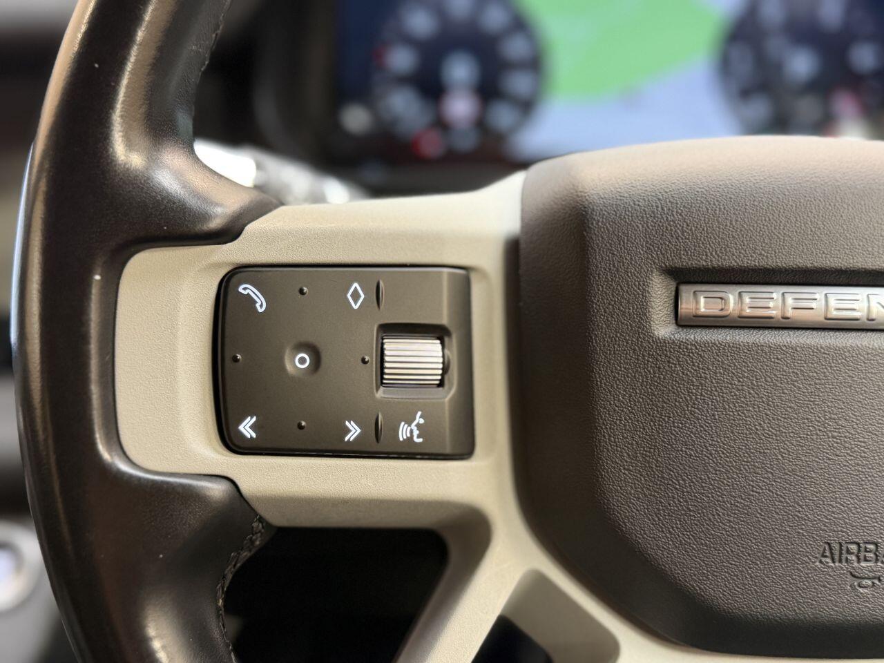 Land Rover Defender 110 view 27