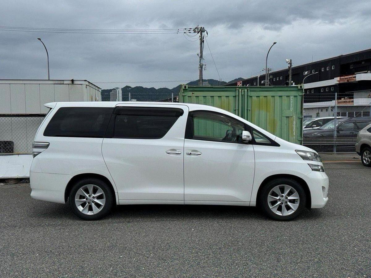 Toyota Vellfire view 6